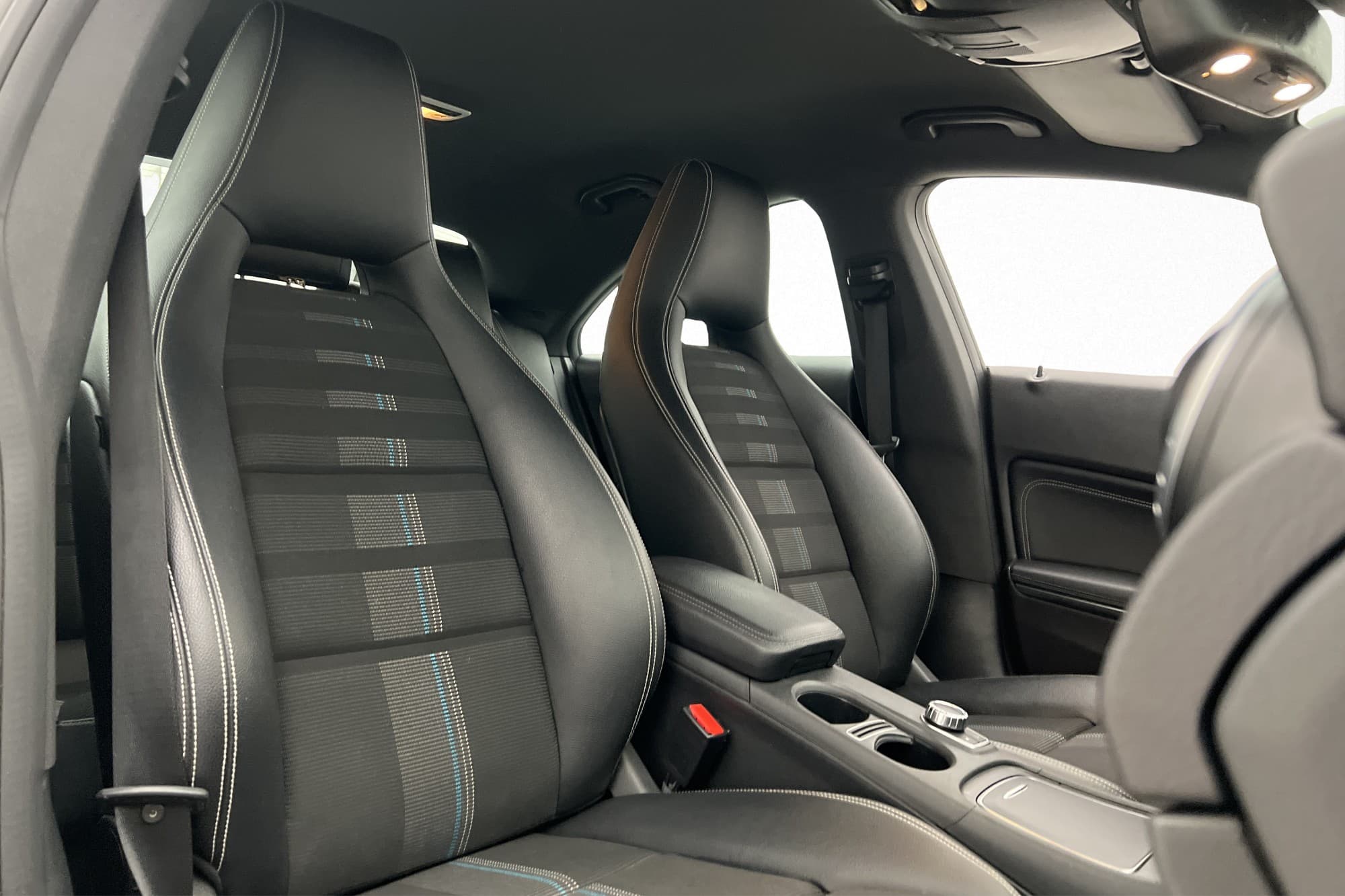 Mercedes-Benz CLA 200 LED Keyless Sportstolar 0,54L/Mil