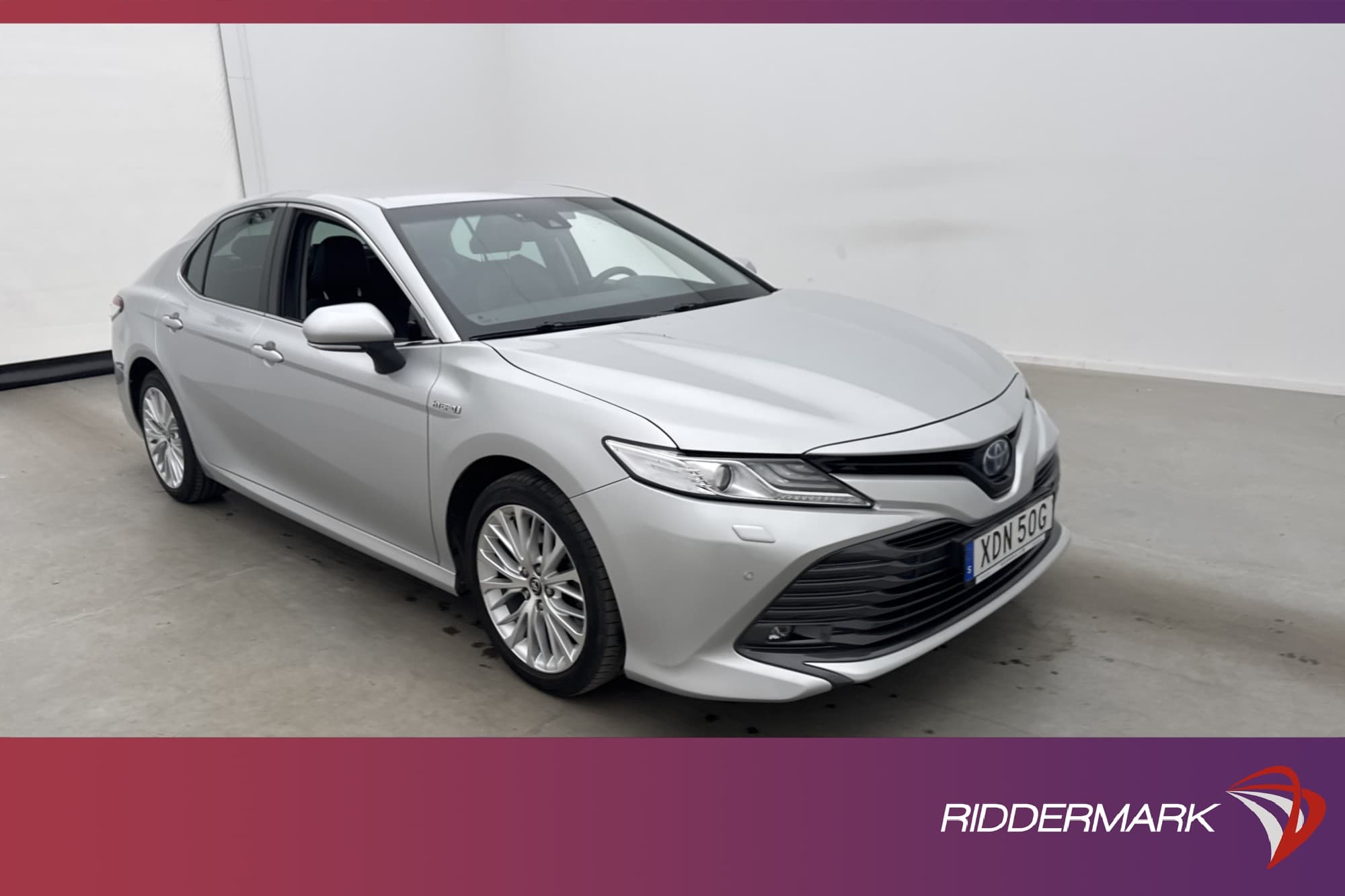 Toyota Camry Hybrid CVT 218hk