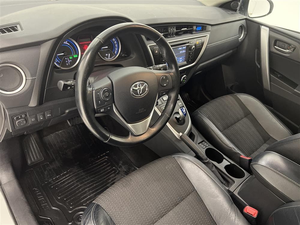 Toyota  Auris Hybrid e-CVT 136hk  M-Värm Pano Navi B-Kamera