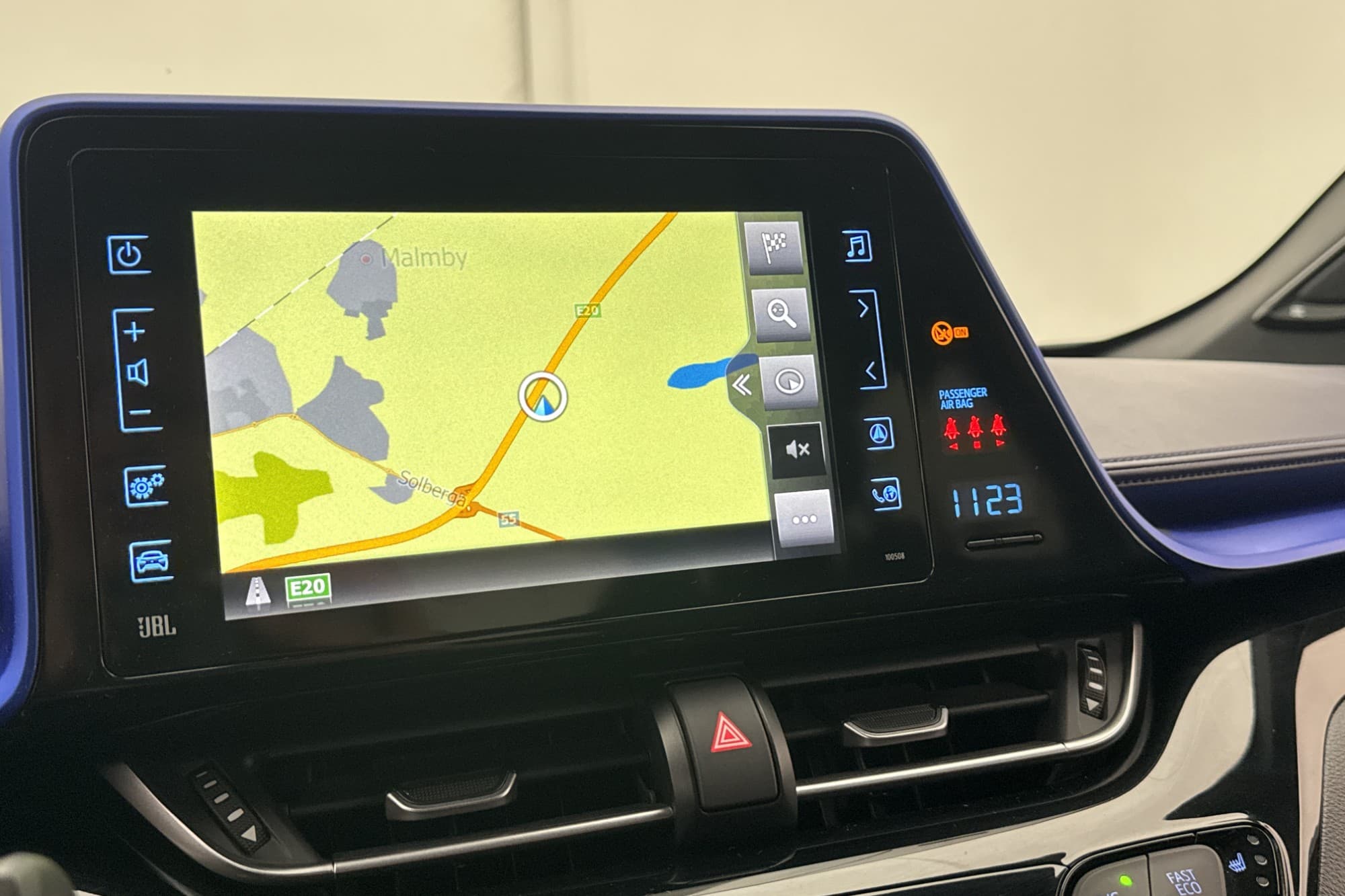 Toyota C-HR Hybrid Style Kamera JBL-ljud Navi Adaptiv-fart