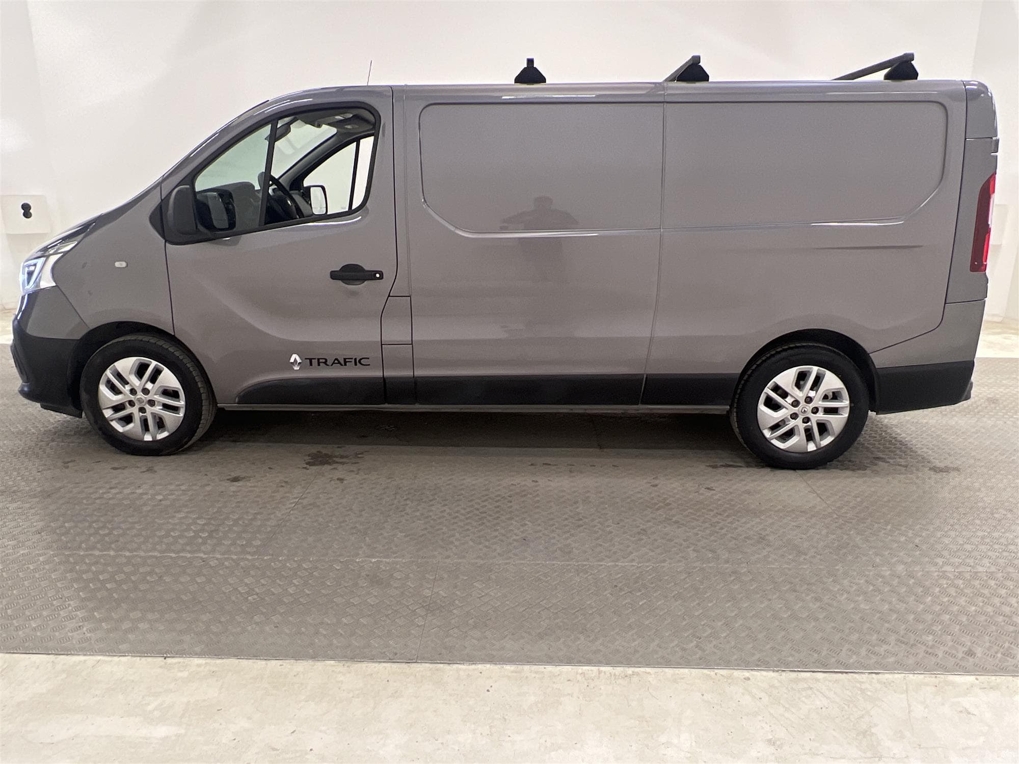 Renault Trafic 2.0dCi Automat 170hk Lång Drag Värmare Moms