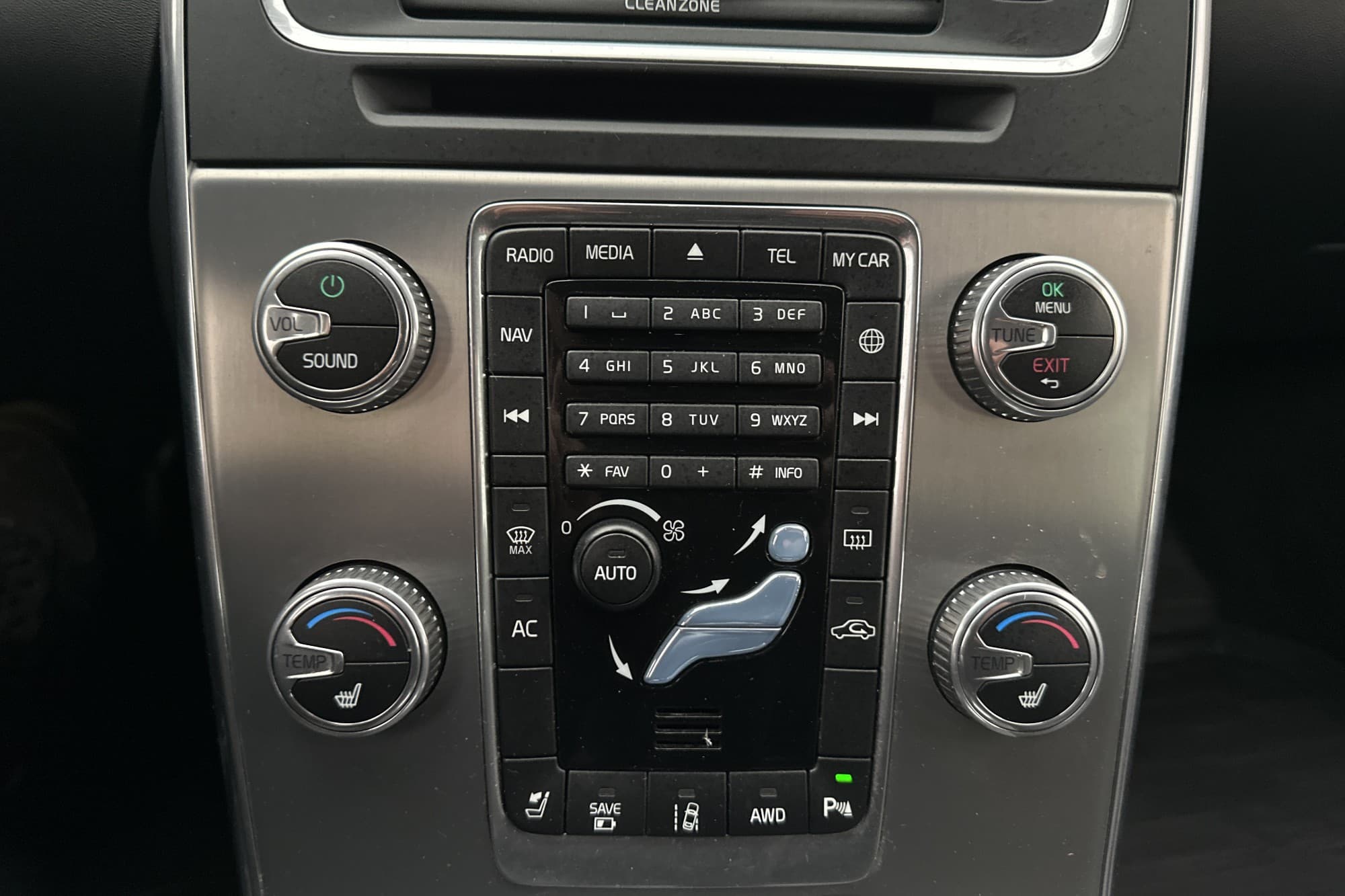 Volvo V60 D5 Plug-in AWD Summum VOC Värm Skinn Elstol Drag