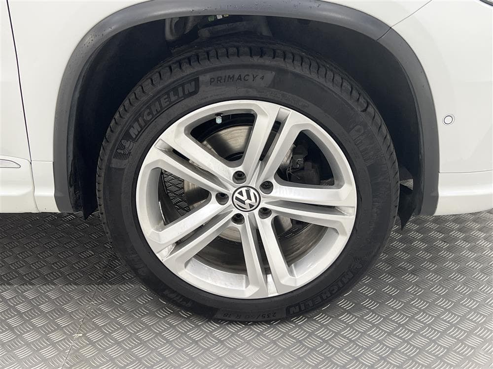 Volkswagen Tiguan 2.0 TDI 4M 184hk R-Line D-värm Pano Euro 6interiör