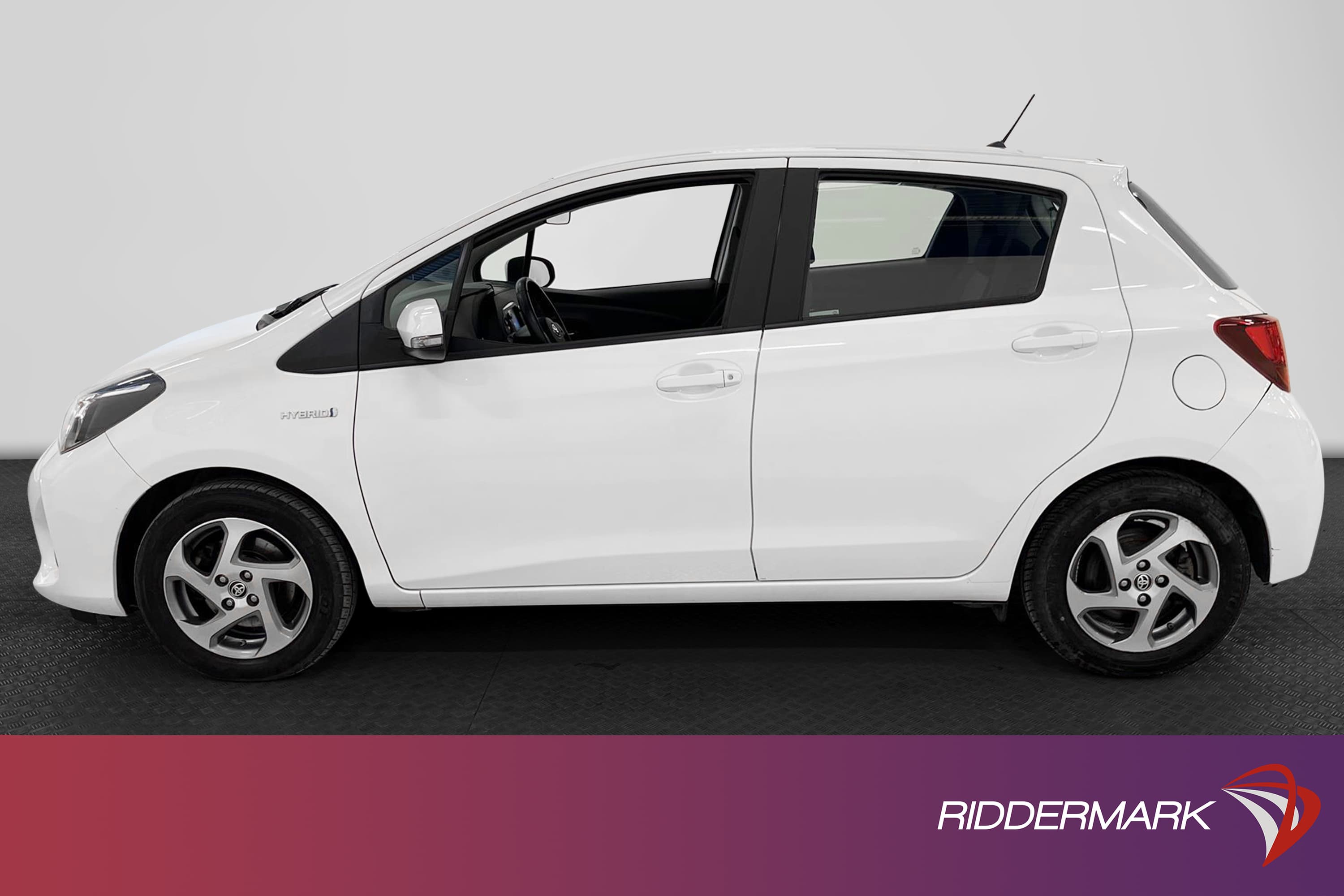 Toyota Yaris Hybrid e-CVT 101hk B-Kam 360kr Skatt 0,33L/mil