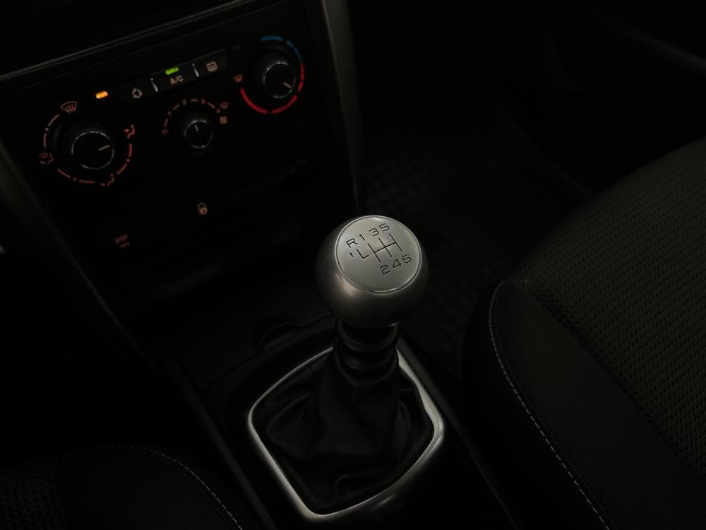 Peugeot 207 CC 1.6 HDI 112hk Nyservad Nybesiktigad 0.49l/milinteriör