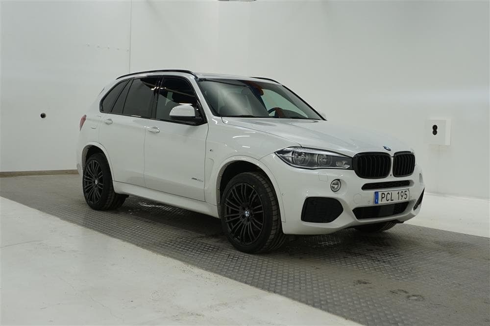 BMW X5 xDrive30d 258hk M Sport Pano DVärm Navi H/K HUD SKinnexteriör