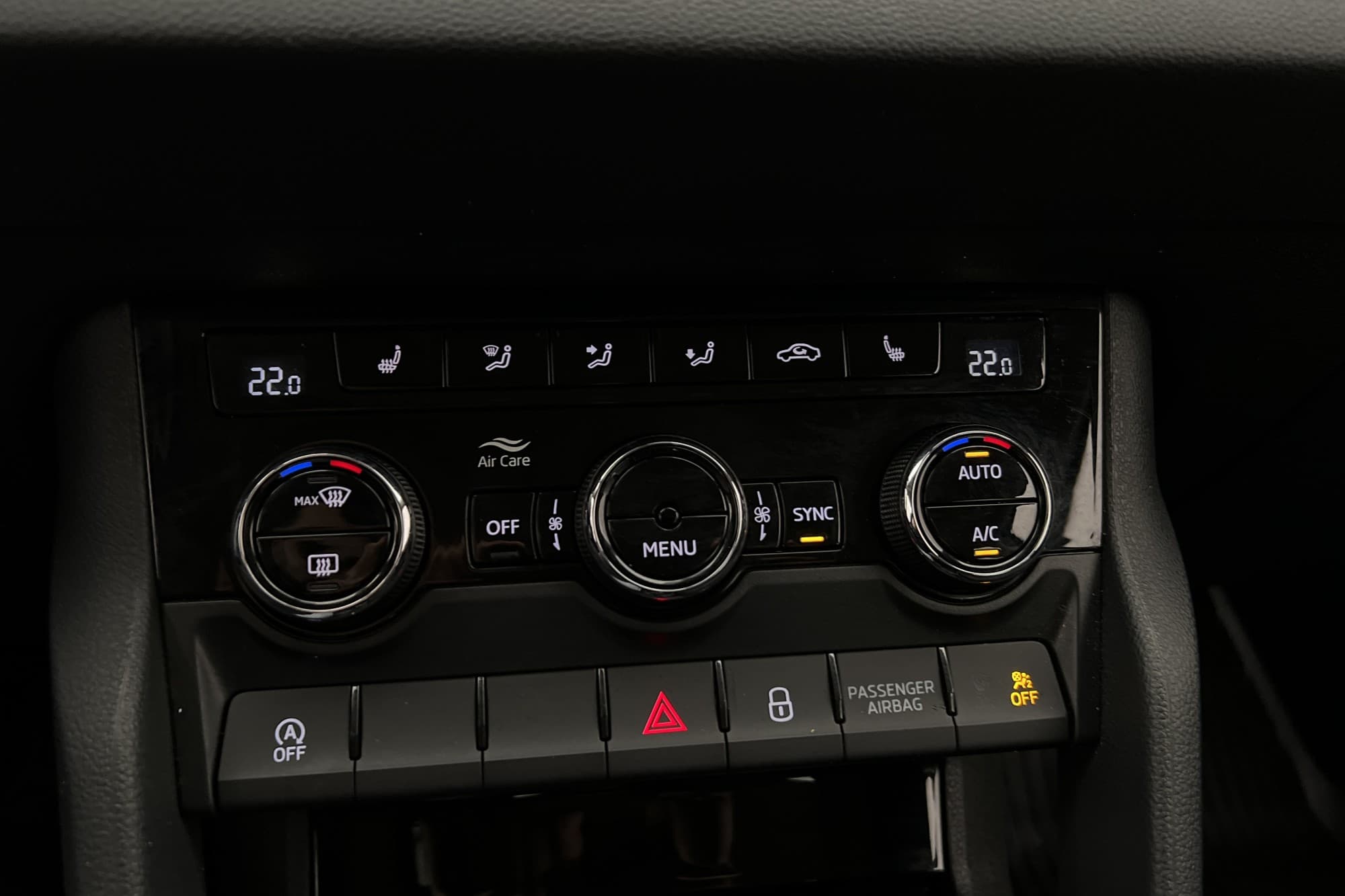 Škoda Karoq 1.0 TSI Ambition Kamera Sensorer Navi CarPlay