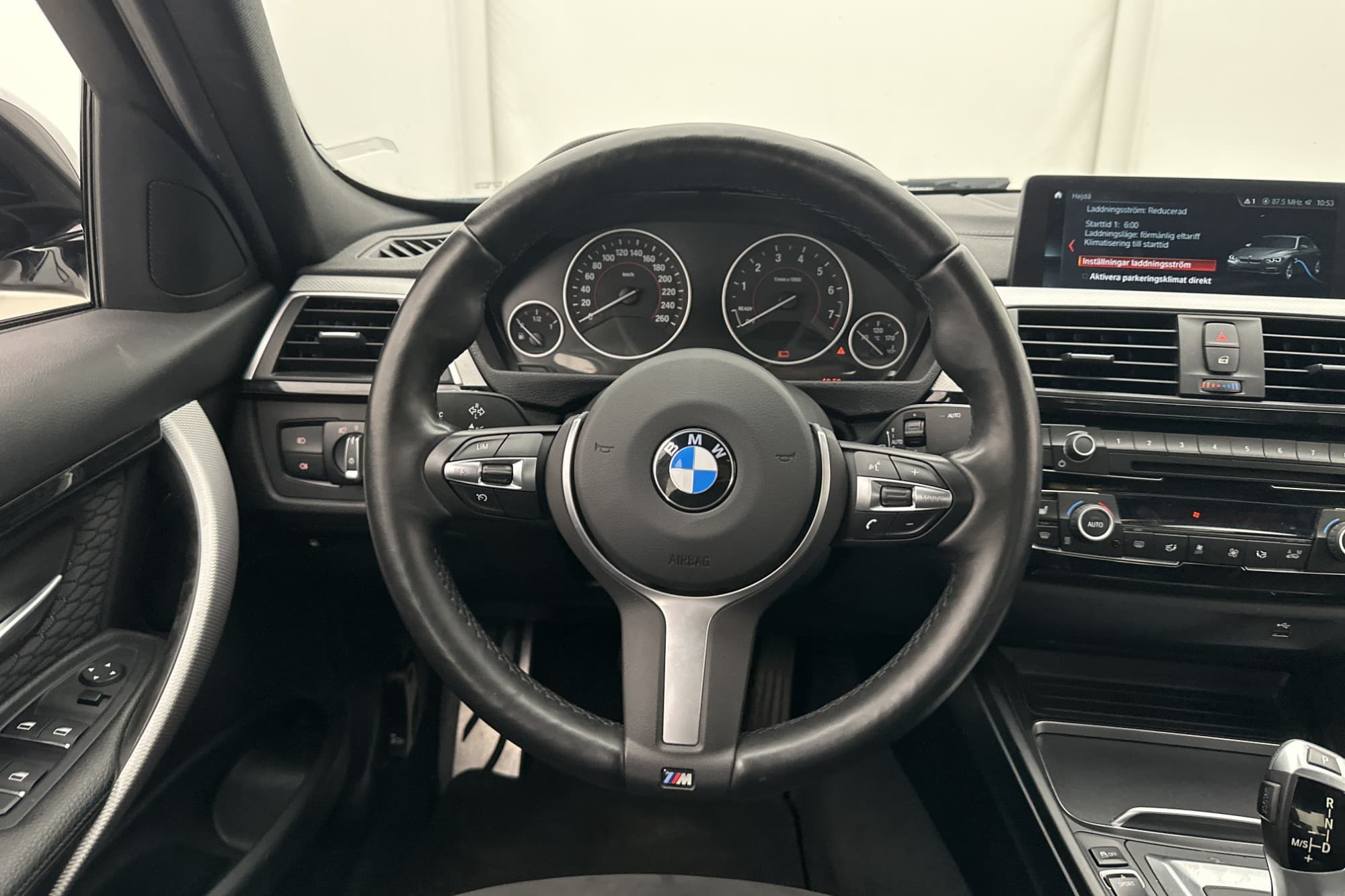 BMW 330e 252hk M Sport HiFi Navi Sensorer CarPlay Rattvärme