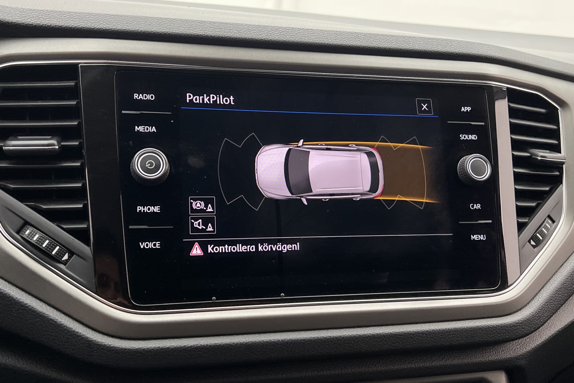 Volkswagen T-Roc TSI 116hk R-Line M&K-Värm Sensorer CarPlay