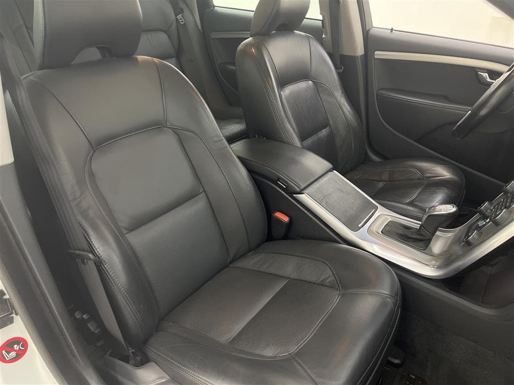 Volvo V70 D4 AWD 163hk VOC D-Värmare Drag Skinn Takluckainteriör