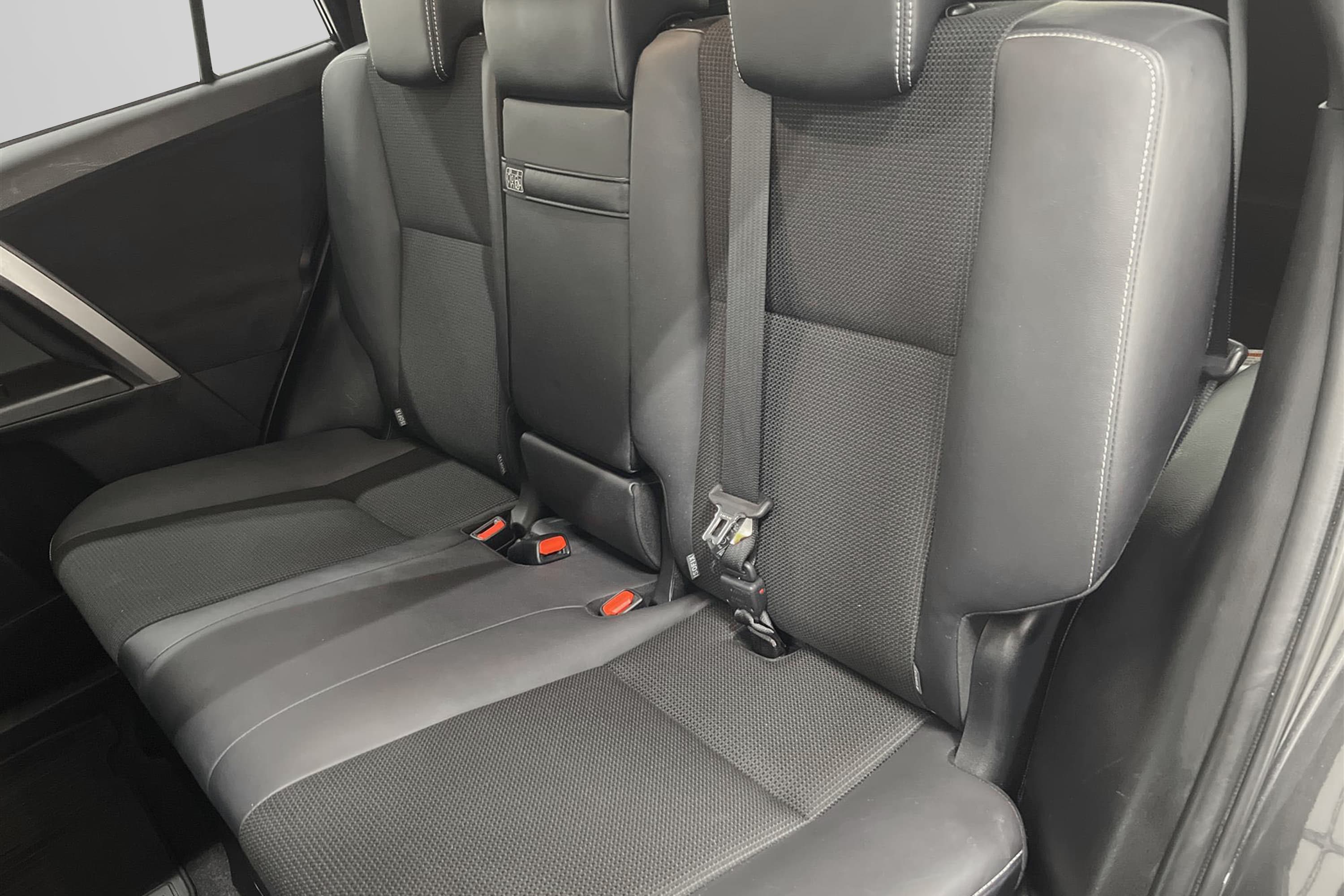 Toyota  Hybrid 2.5 AWD CVT 197hk M-Värm B-Kam Drag 0,56L/mil