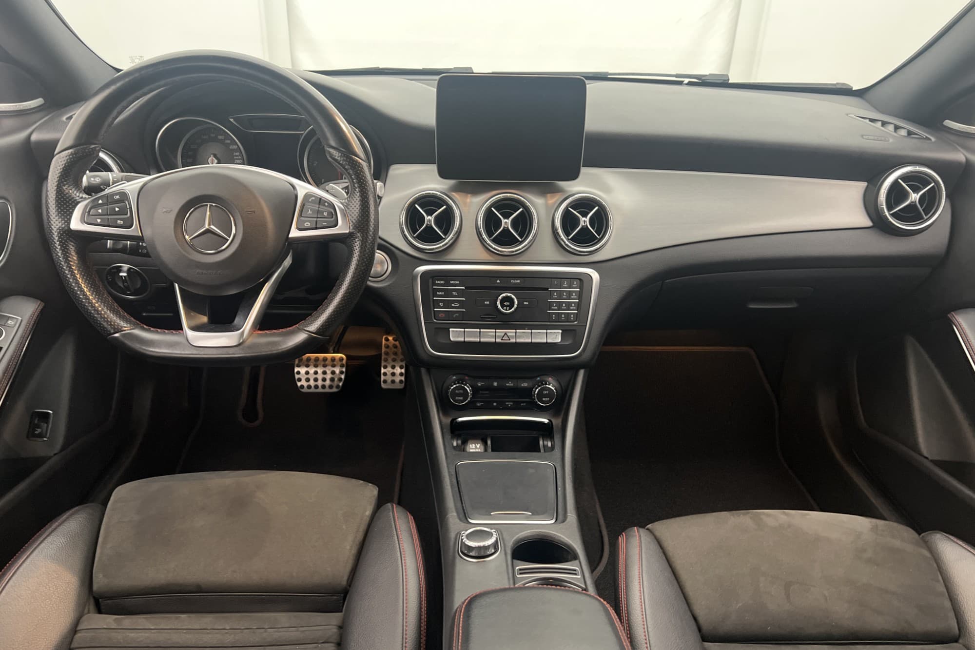 Mercedes-Benz CLA 220 d 177hk AMG Line Kamera Navi CarPlay