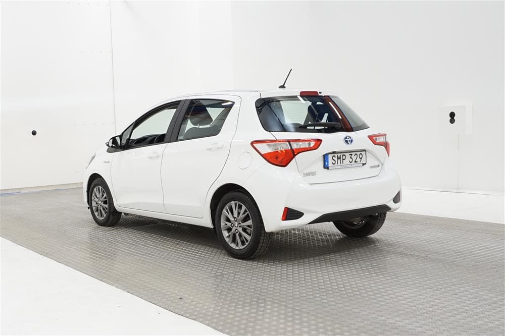 Toyota Yaris 1.5 Hybrid 101hk B-Kam Lane Assist Låg Skatt 