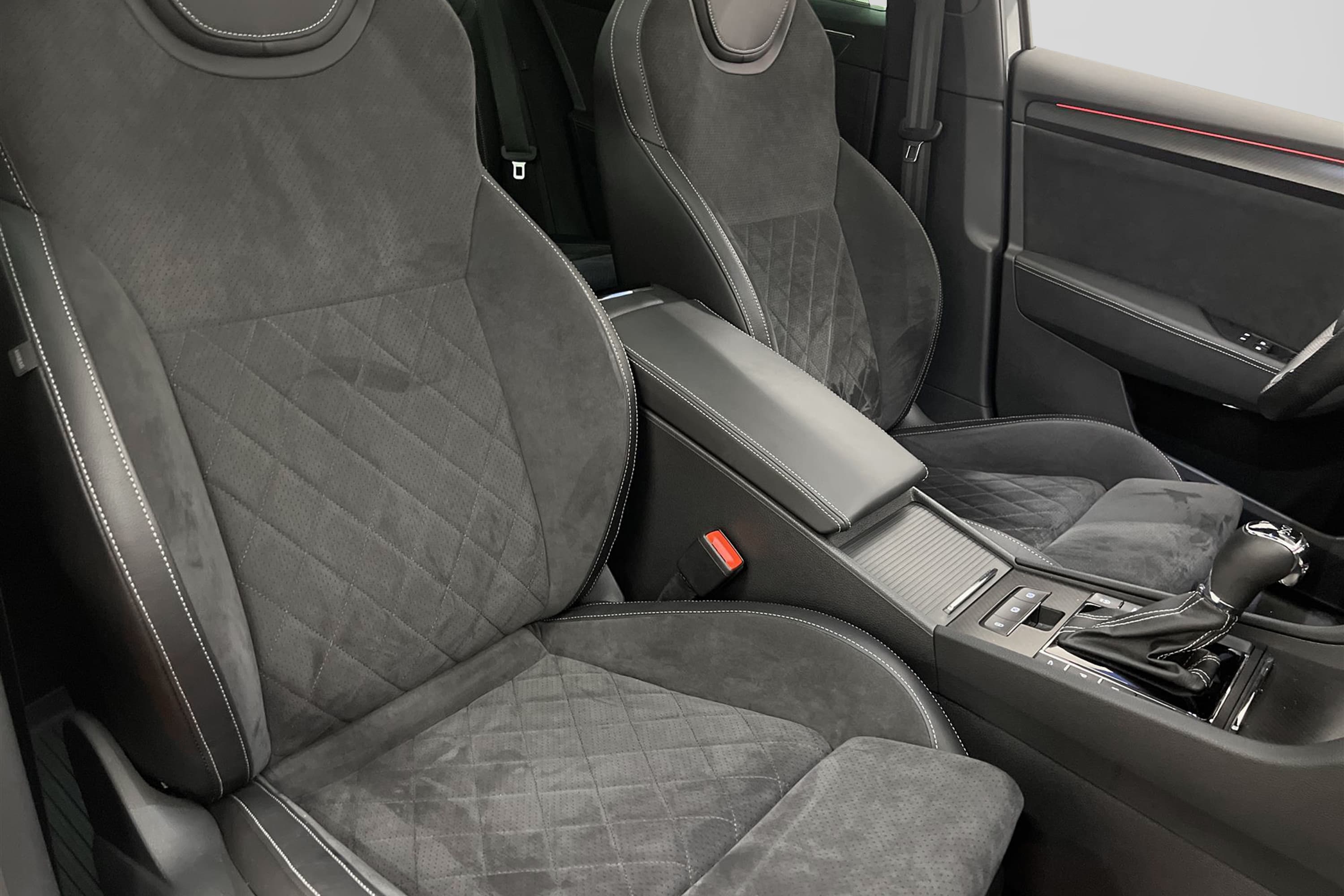 Skoda Superb 2.0 TSI Kombi 4x4 272hk Sportline Se Utrustning