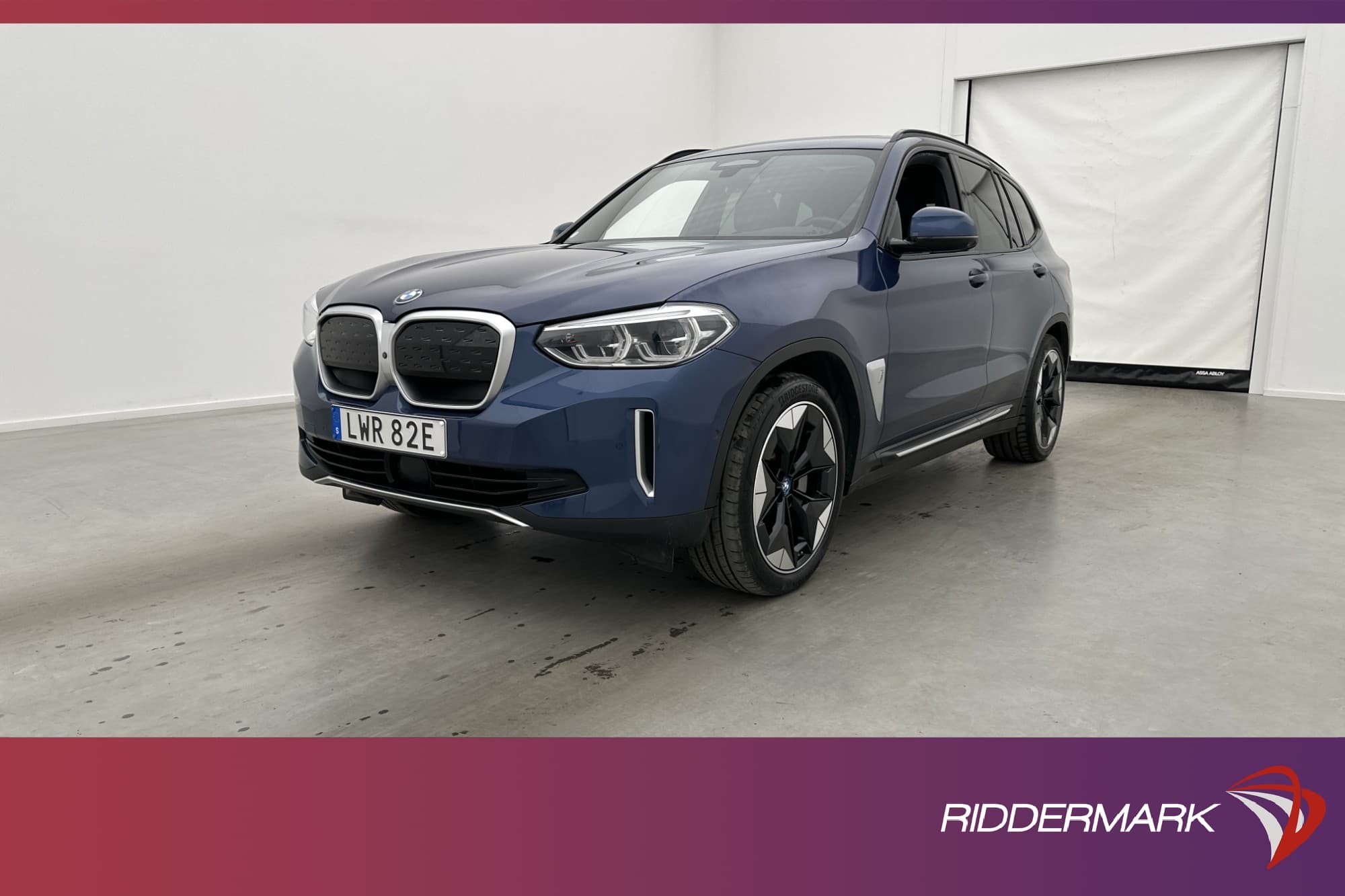 BMW iX3 286hk Panorama Värmare Drag Head up Skinn 360* H/K