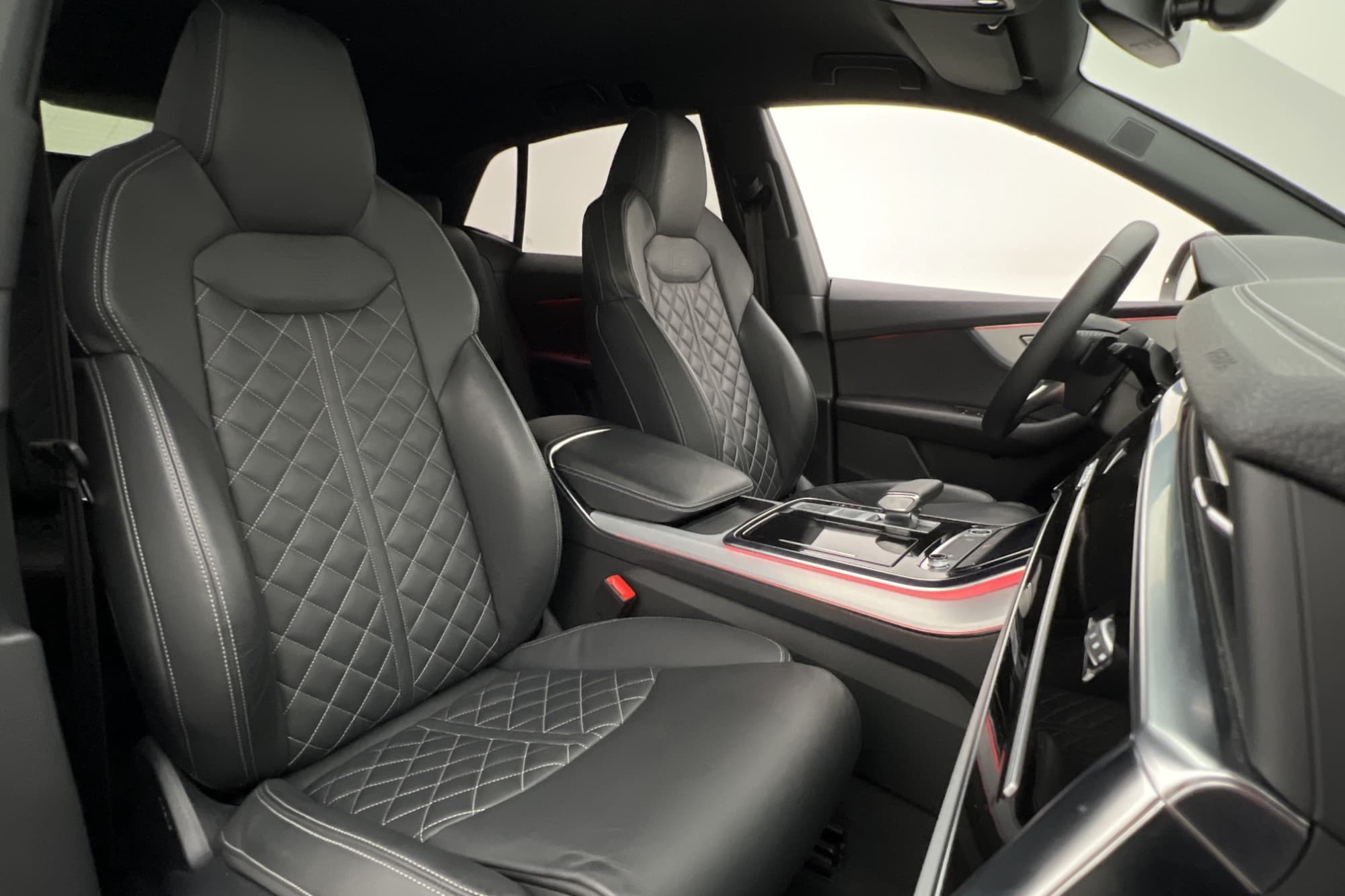 Audi Q8 60 TFSI e Q 462hk S-Line B&O Luft Matrix Drag MOMS