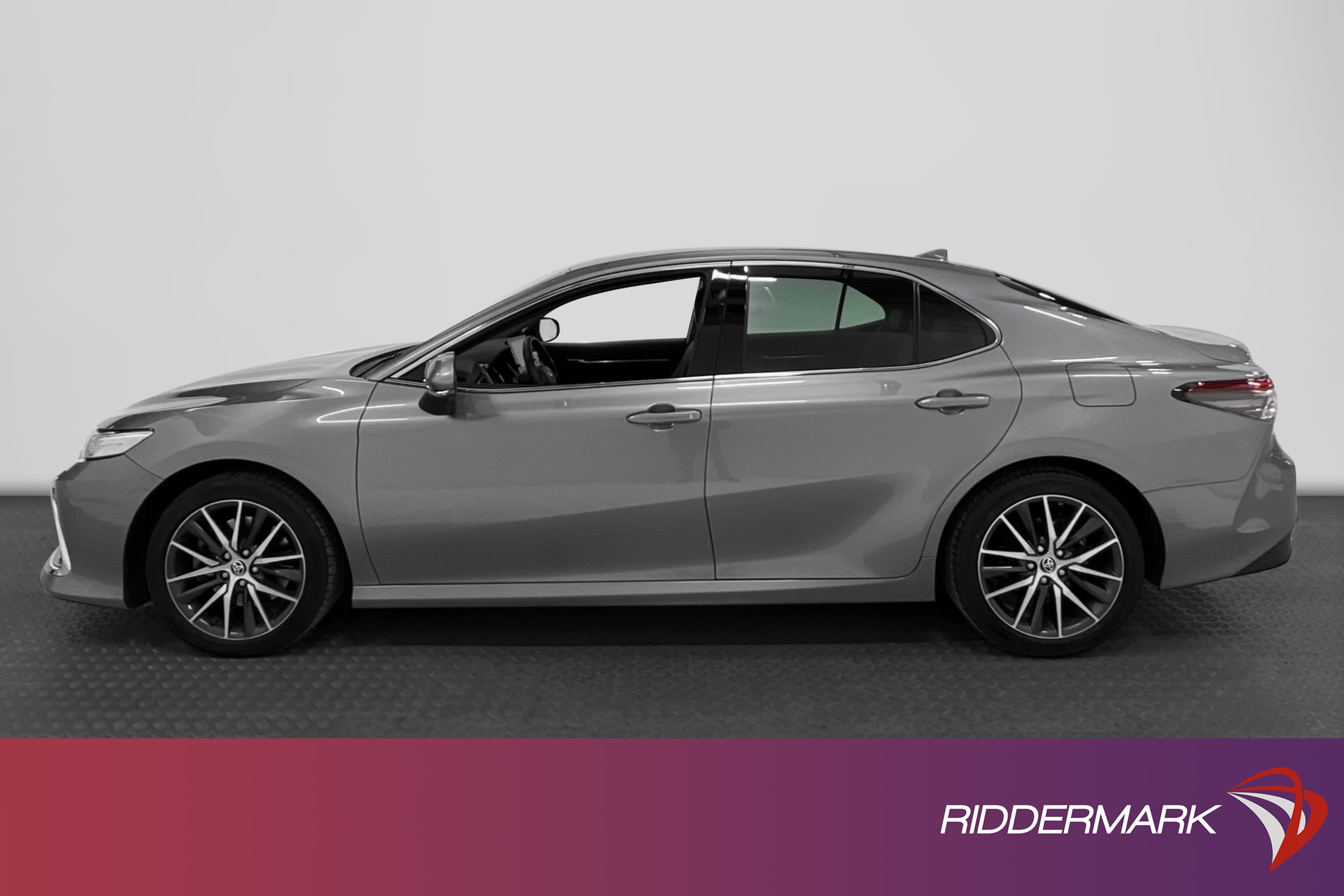 Toyota Camry Hybrid CVT 218hk