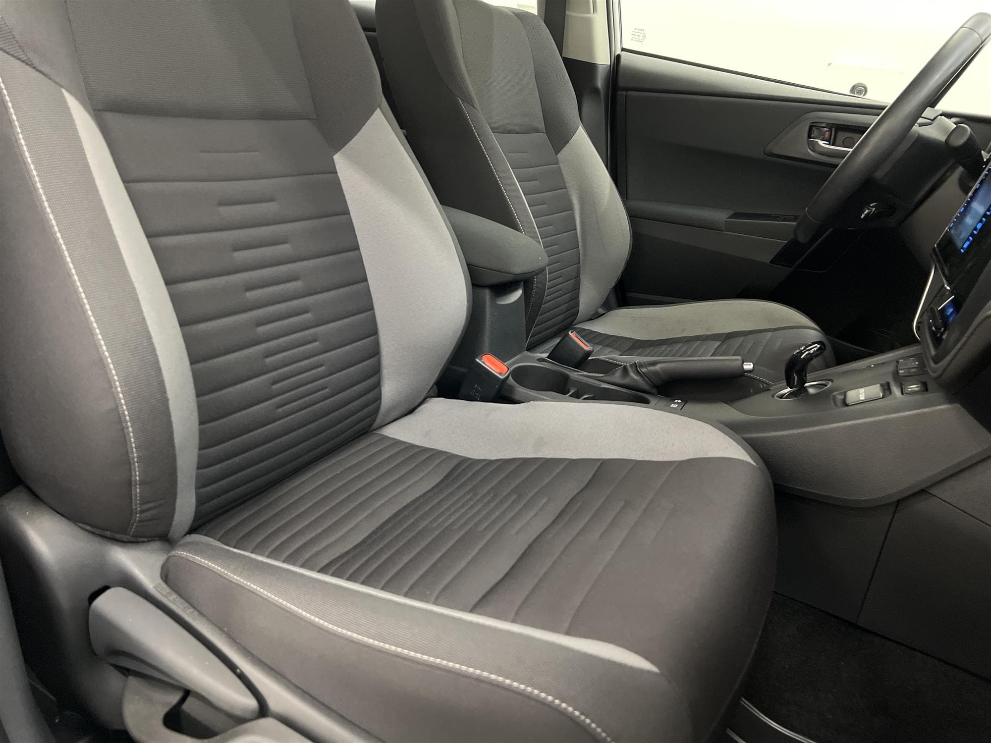 Toyota Auris Hybrid e-CVT 136hk B-Kam Låg Skatt 0,36L/mil