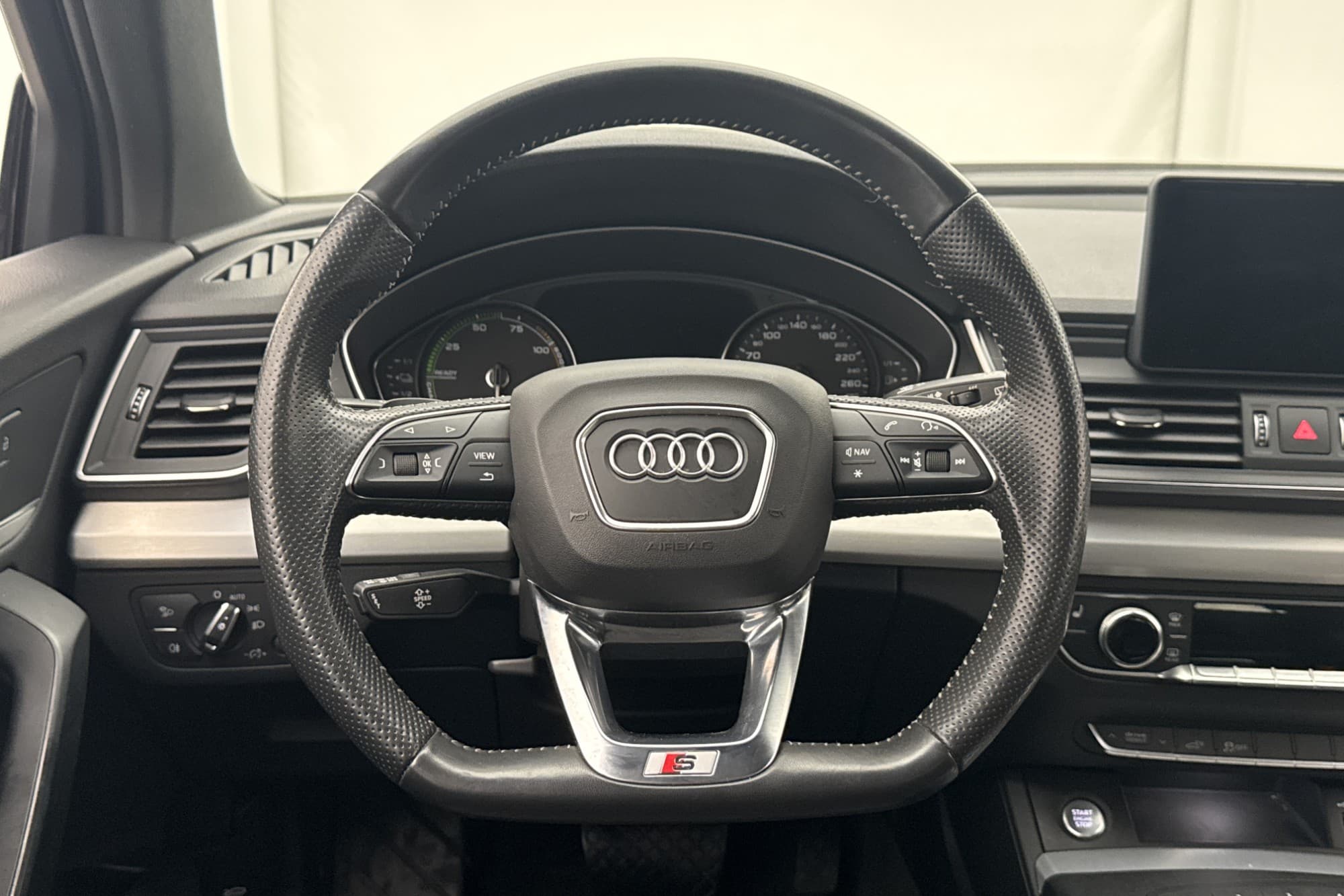 Audi Q5 55 TFSI e Quattro 367hk S-line MOMS Luftfjädring