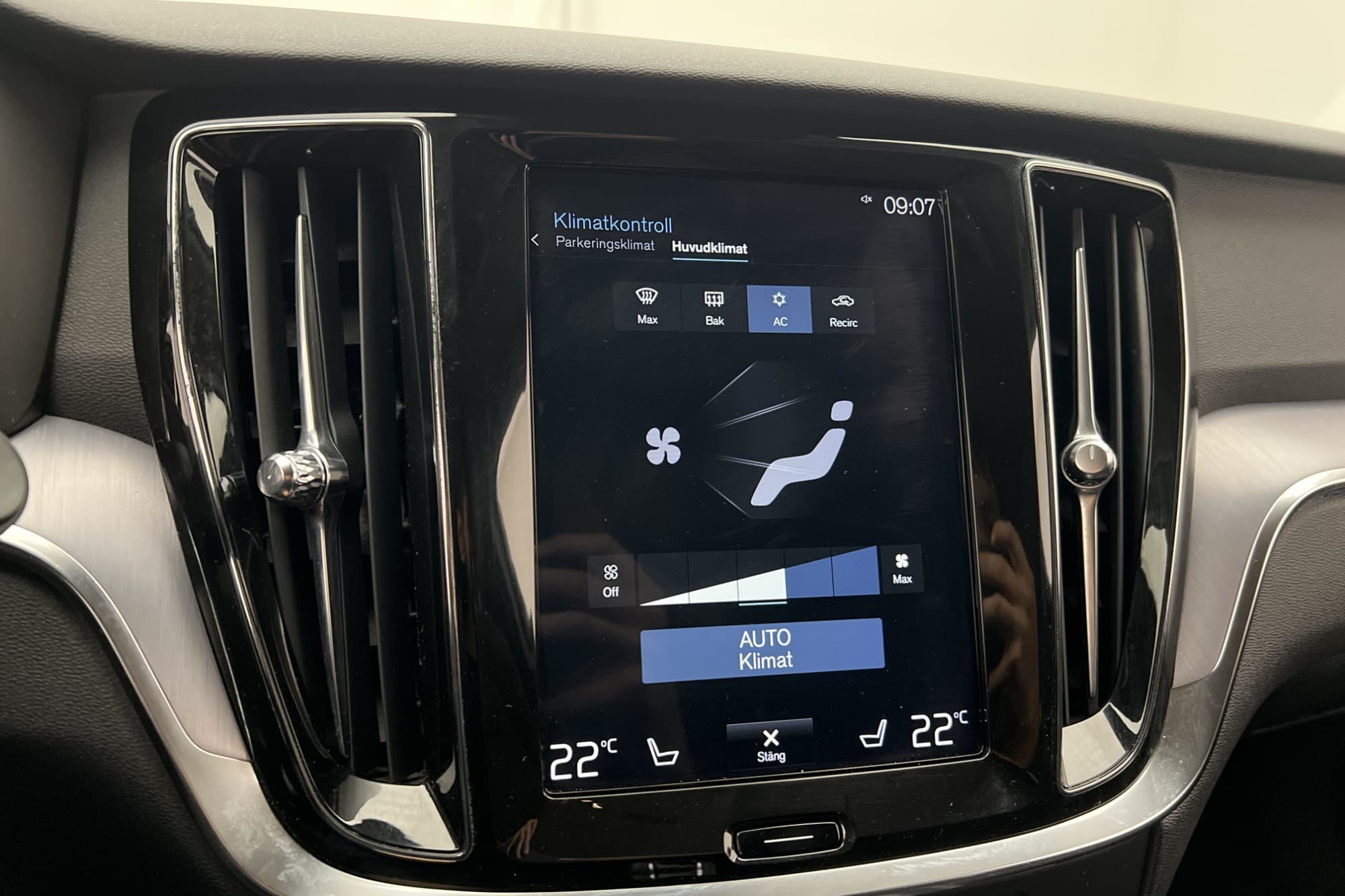 Volvo V60 D3 150hk Advanced VOC D-Värmare CarPlay Drag MOMS
