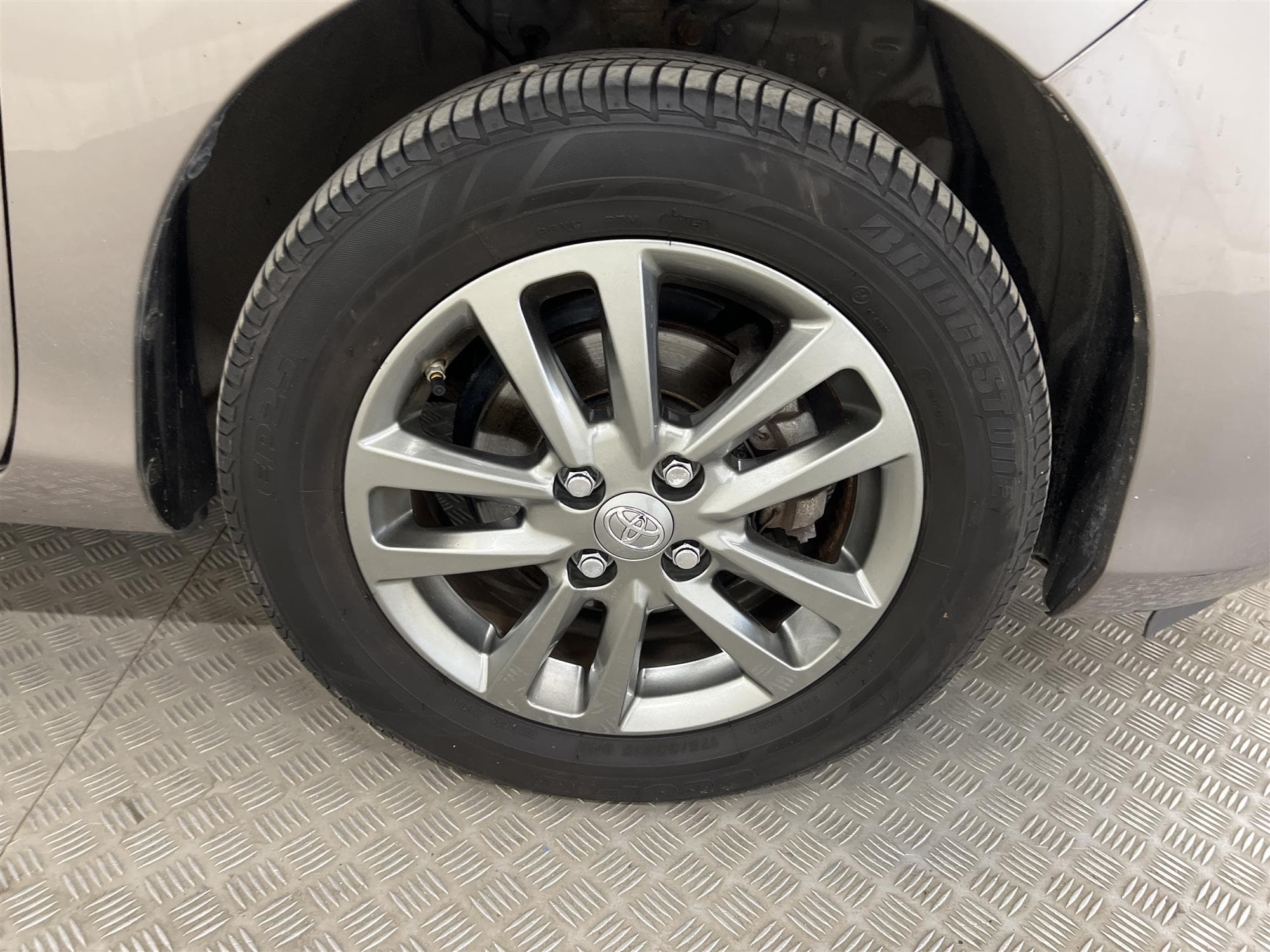 Toyota Yaris 1.33 99hk B-Kamera 426kr Skatt 0,49L/mil