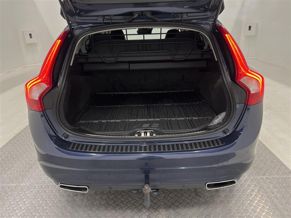 Volvo V60 D4 181hk Summum GPS D-värm Perf-sound Drag Välserv