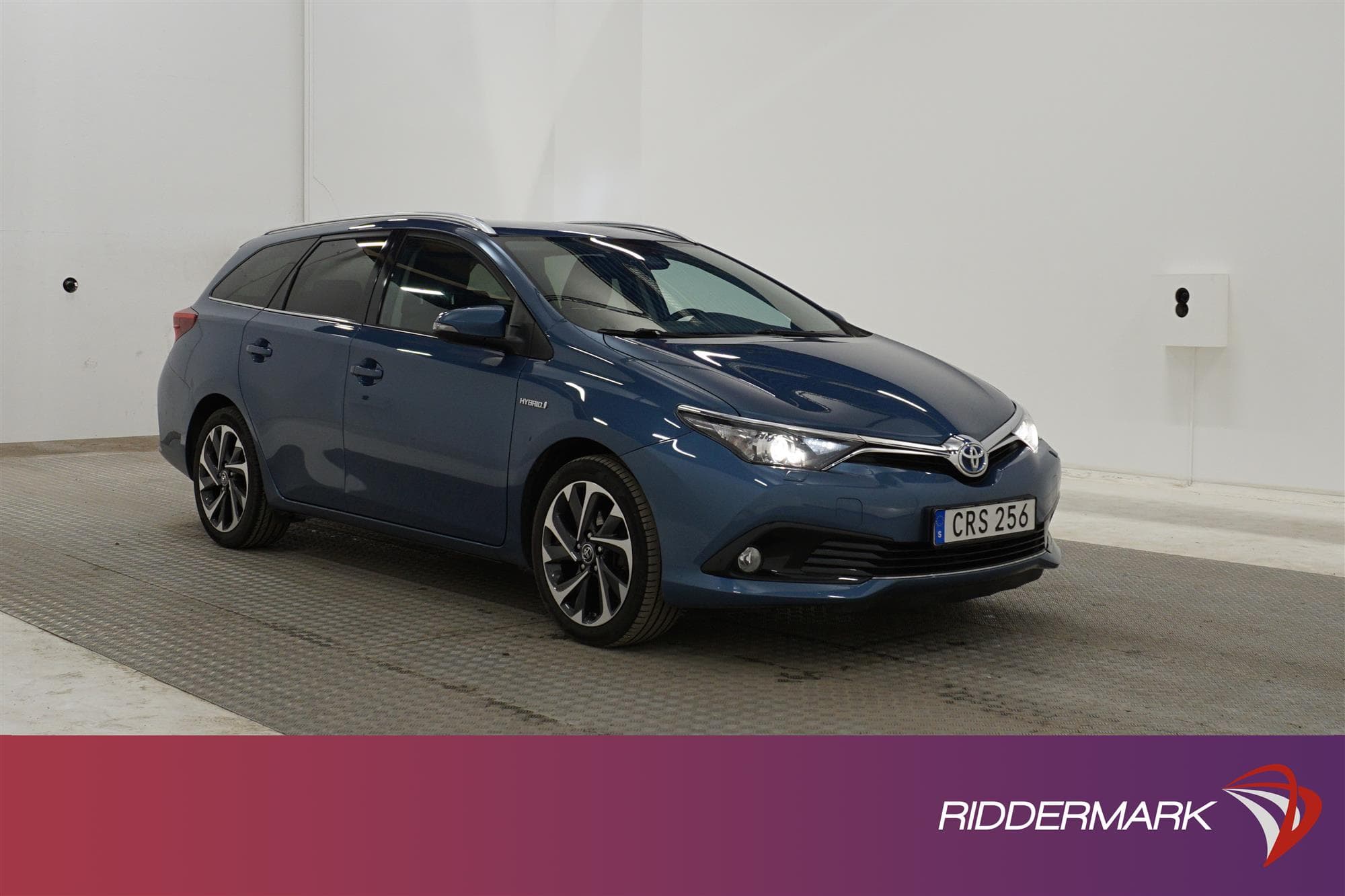 Toyota Auris Hybrid e-CVT 136hk