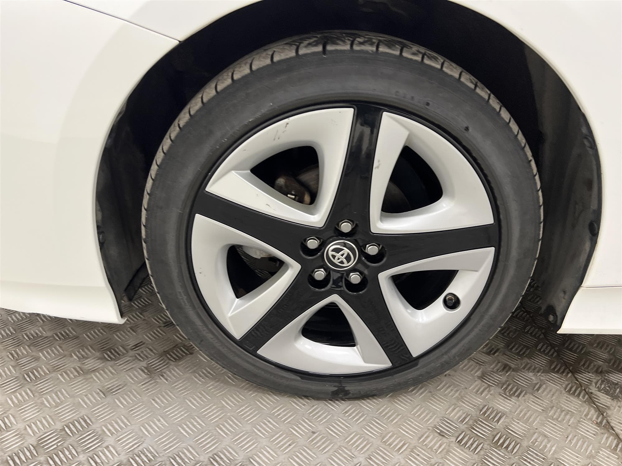 Toyota Prius Hybrid CVT 122hk B-Kam L-Assist 0,33L/mil