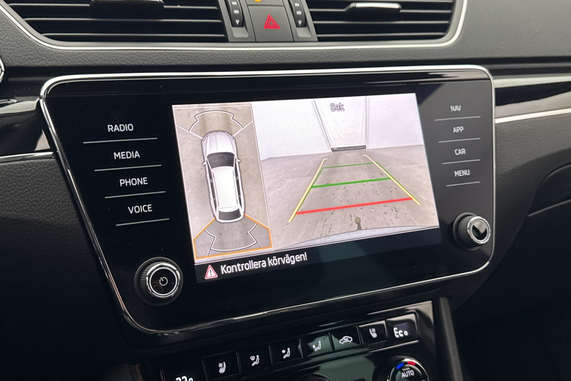 Skoda Superb Kombi iV L&K Cockpit Värmare 360° Canton Drag