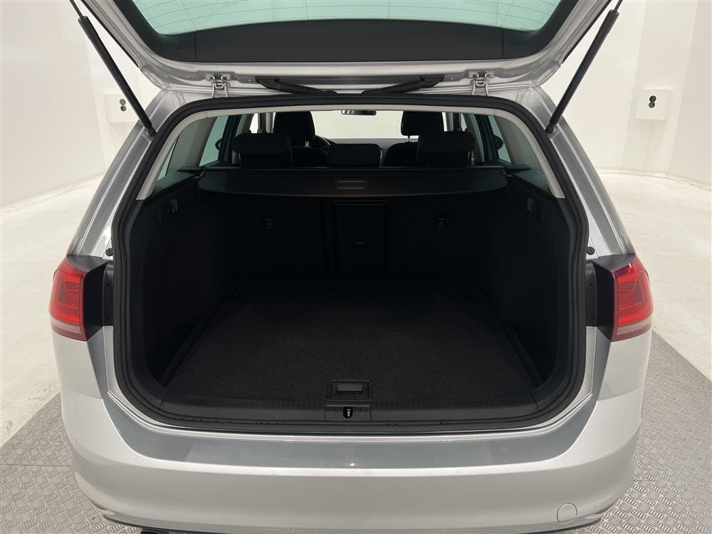 Volkswagen Golf 1.6 TDI 110hk M-värmare  Fullservad 0,4l/milinteriör