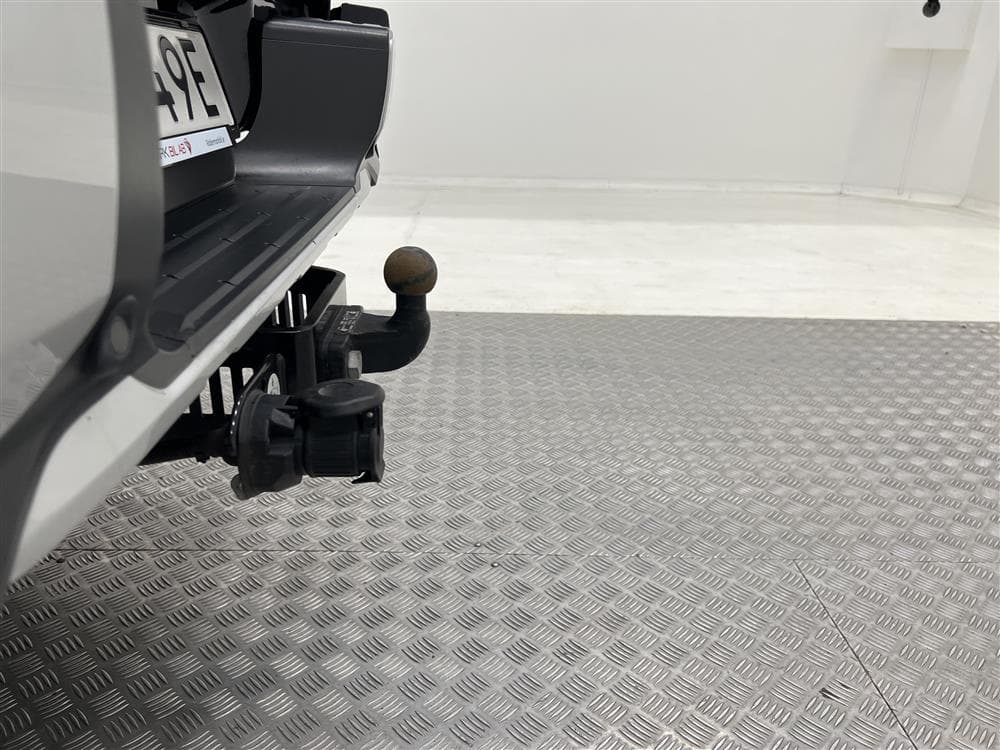 Mitsubishi L200 2.2 DI-D Aut 150hk 4x4 Premium Drag Moms interiör