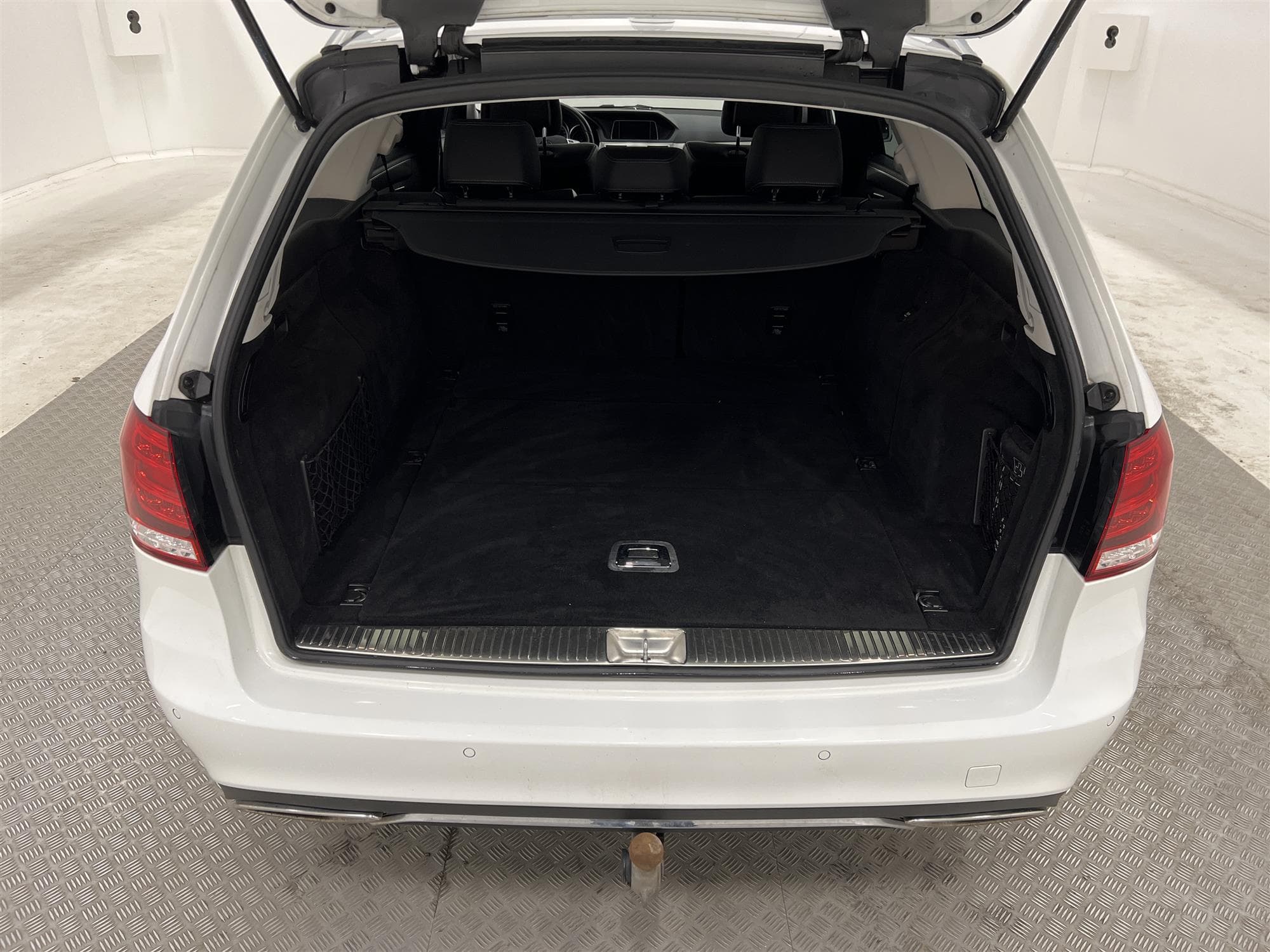Mercedes-Benz E220 170hk Dragkrok Helskinn Navi 0,54L/mil