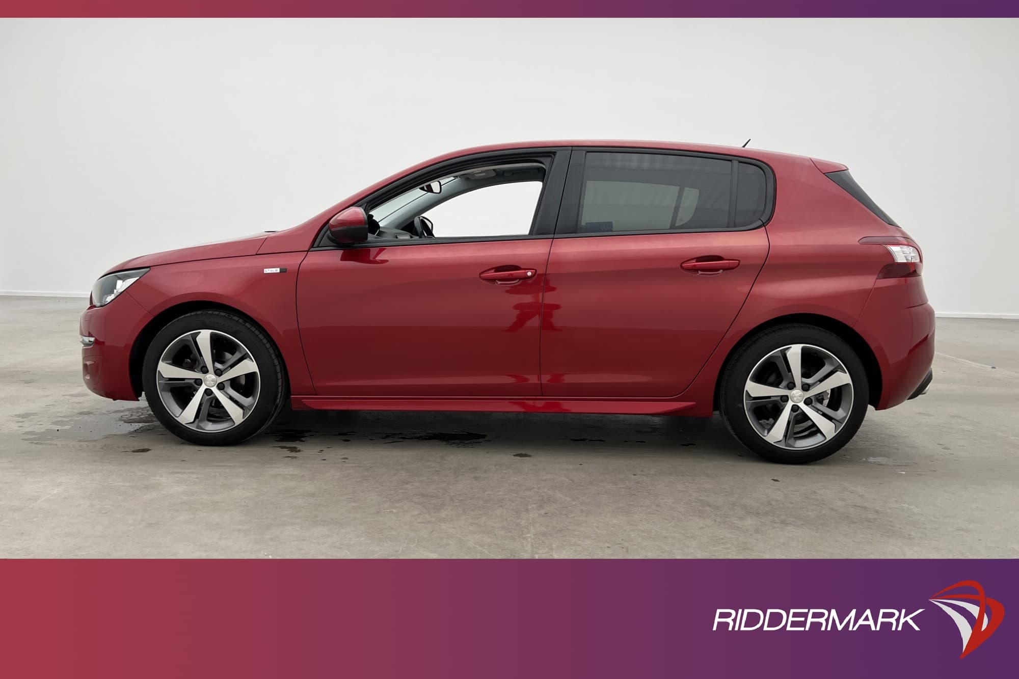 Peugeot 308 1.2 e-THP 110hk Panorama Backkamera 360kr Skatt