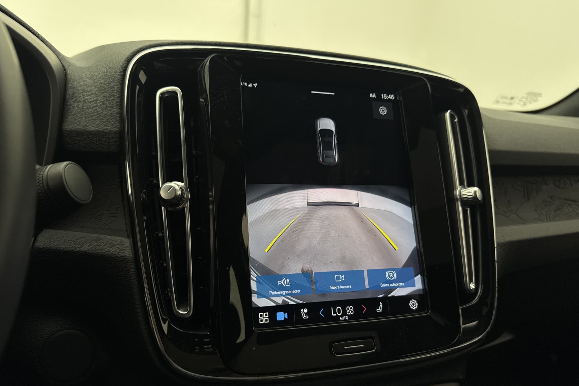 Volvo C40 Recharge 231hk Plus Värmare Pano Drag CarPlay MOMS