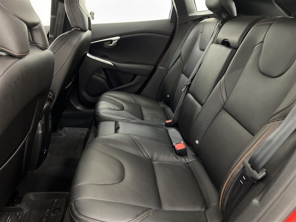 Volvo V40 T4 Cross Country AWD 190hk VOC Värmare Navi Skinn