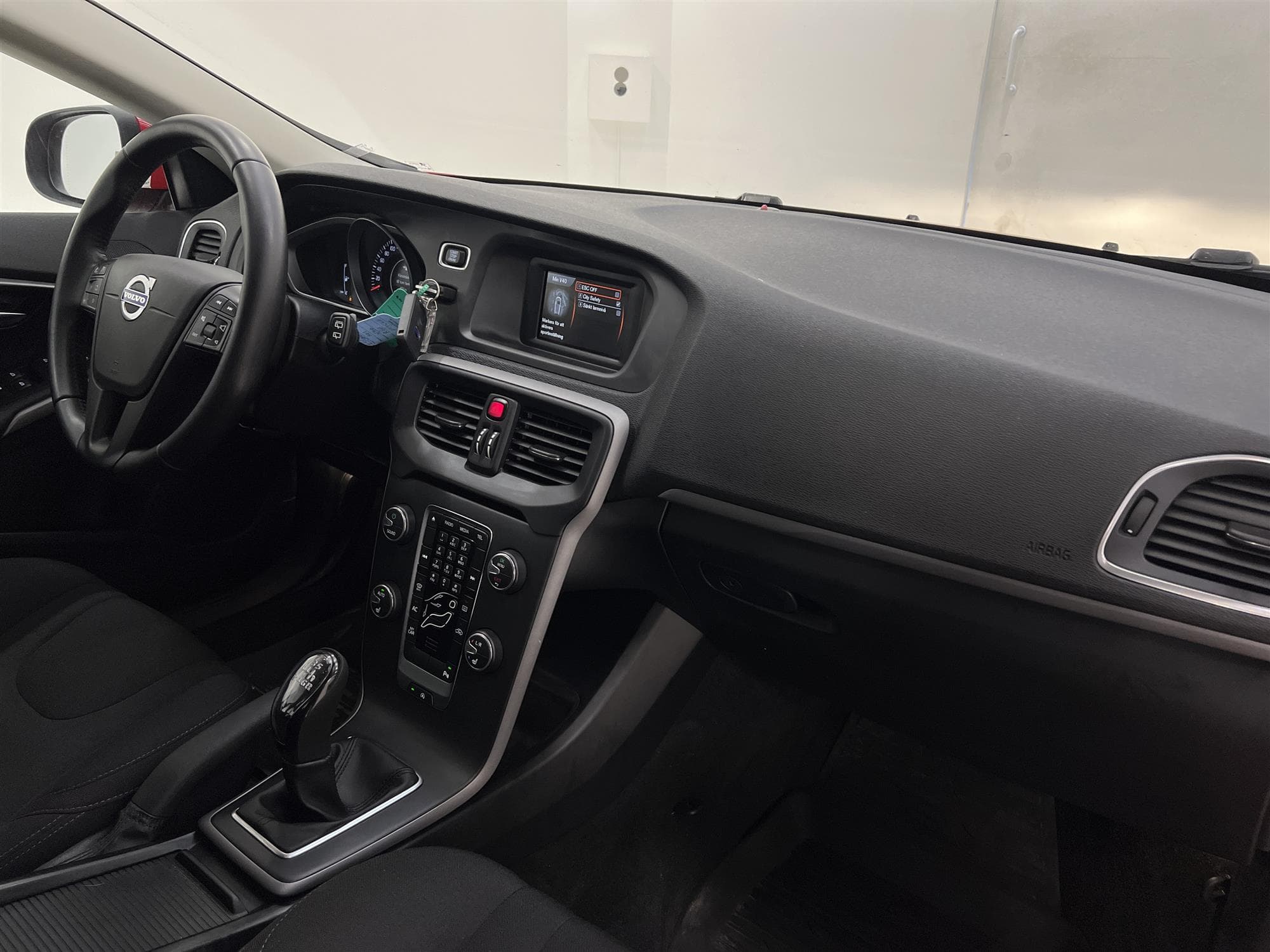 Volvo V40 T2 122hk Kinetic P-Sensorer Låg Skatt Få Brukare