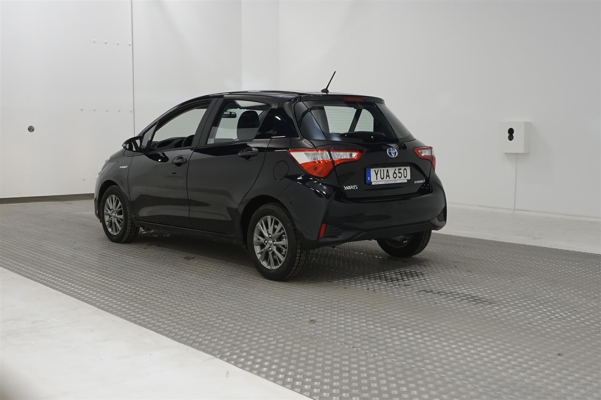 Toyota Yaris  Hybrid e-CVT 101hk 1 Brukare B-Kam 0,37L/mil