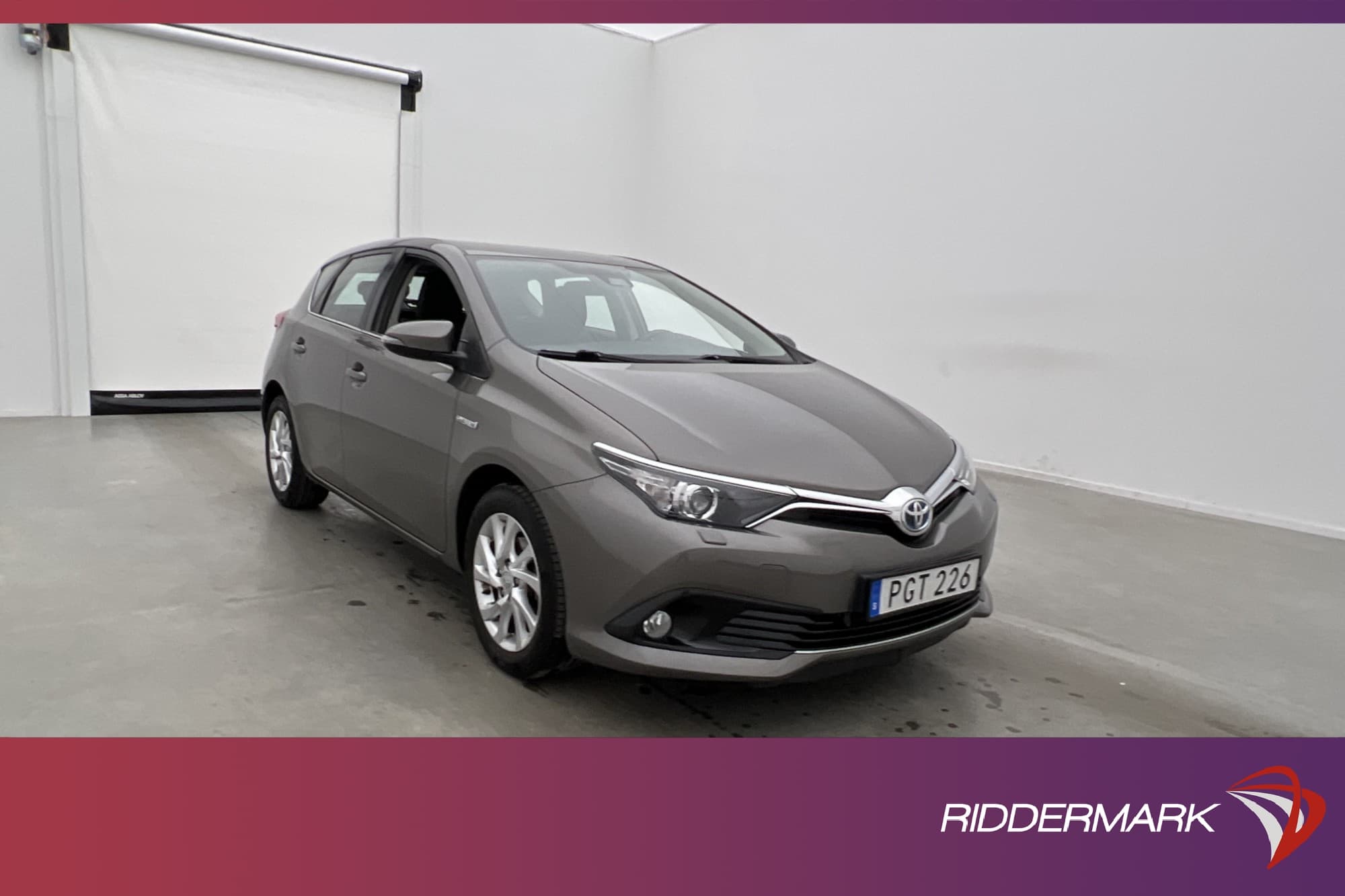 Toyota Auris Hybrid e-CVT 136hk
