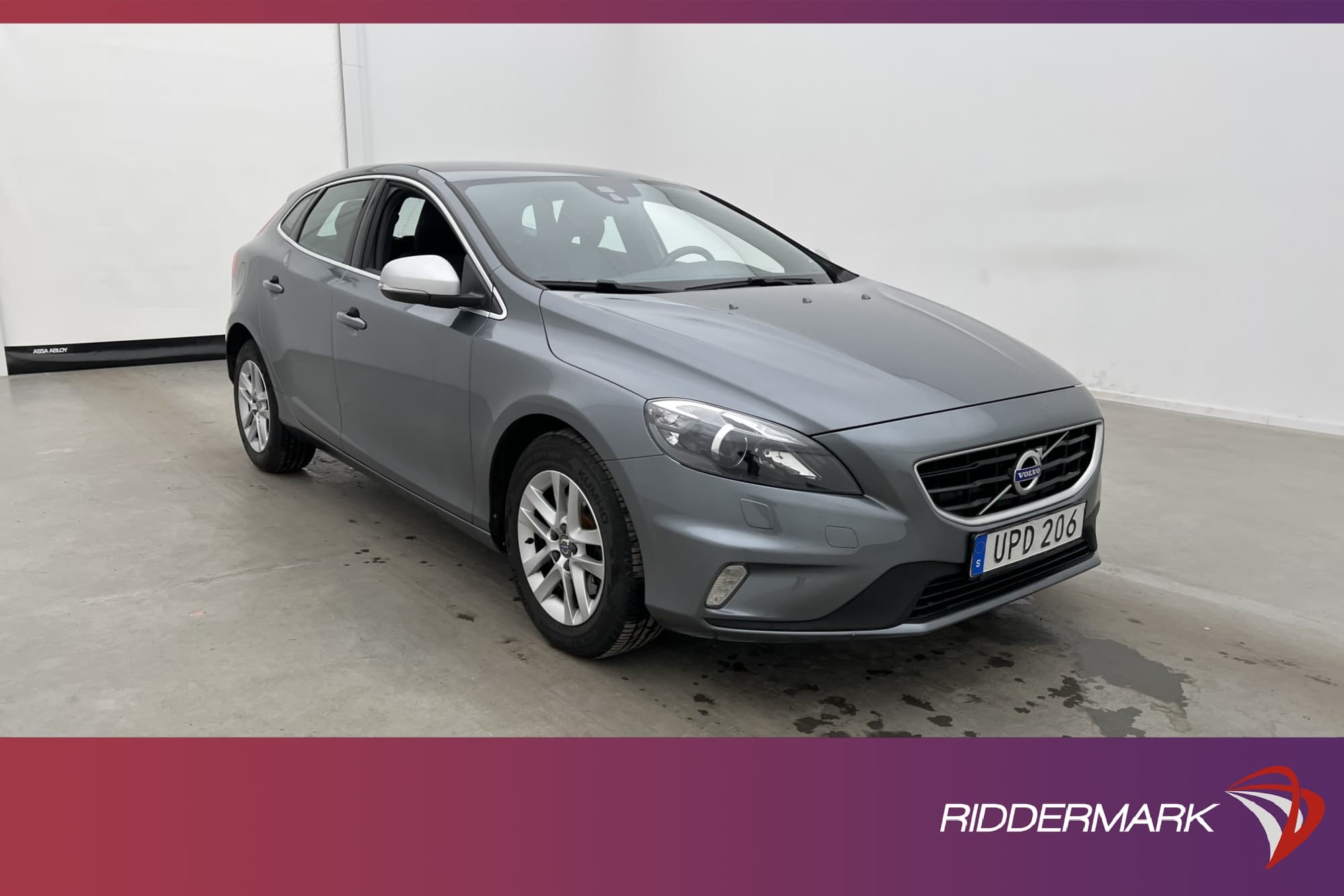 Volvo V40 D2 120hk R-Design D-Värmare Halvskinn Välservad