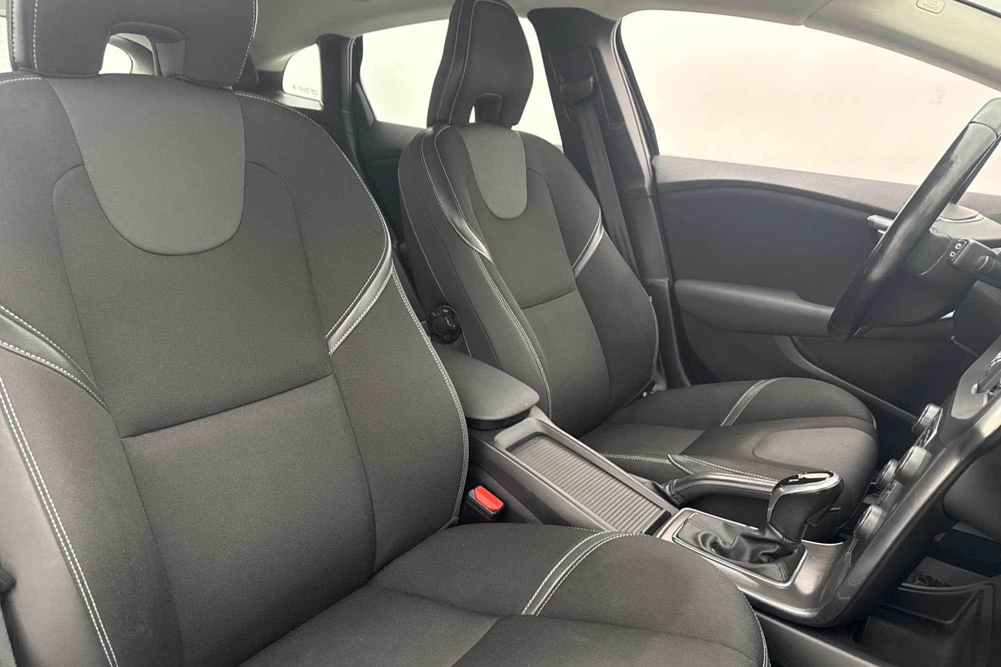 Volvo V40 D2 Momentum VOC D-Värmare P-Sensorer Halvskinn 