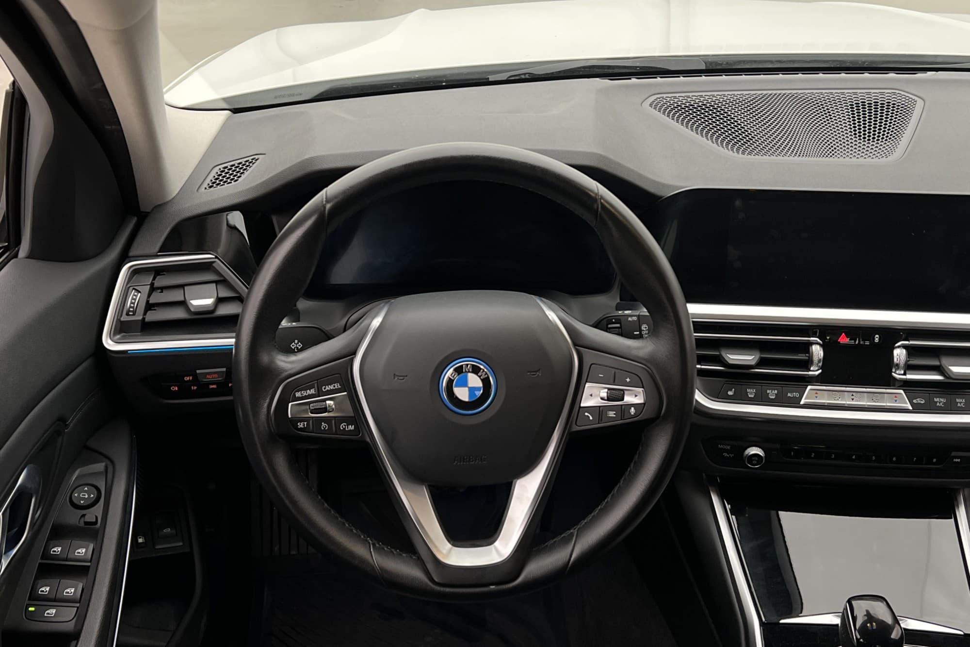 BMW 330e Touring 292hk Sport line Dragkrok Ambient 