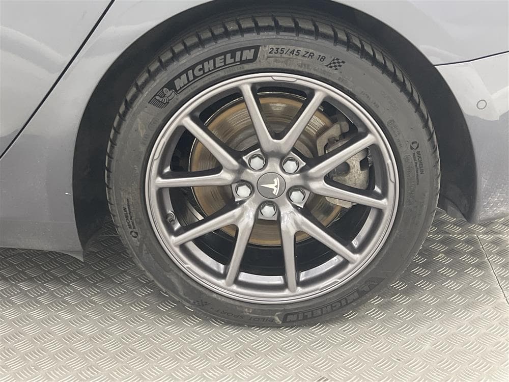 Tesla Model 3 Long Range AWD 440hk Svensksåld 1 Brukareinteriör