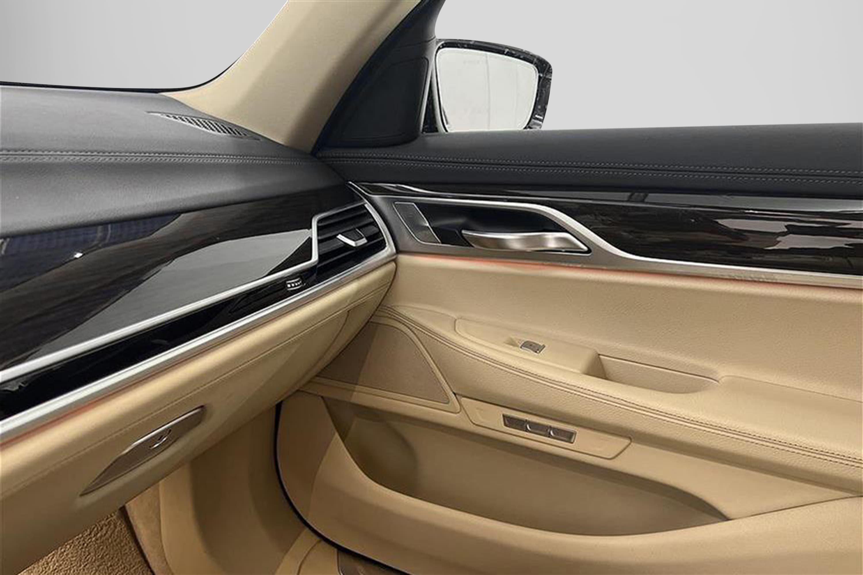 BMW 730d xDrive 265hk D-värm Skinn HiFi Navi Luftfjädringinteriör