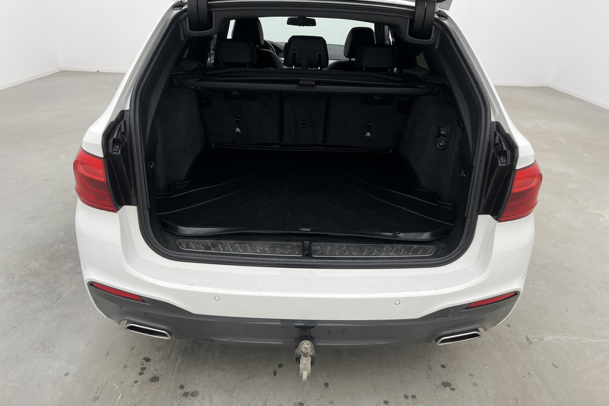 BMW 520 xDrive Touring M Sport Cockpit HiFi Kamera Navi Drag