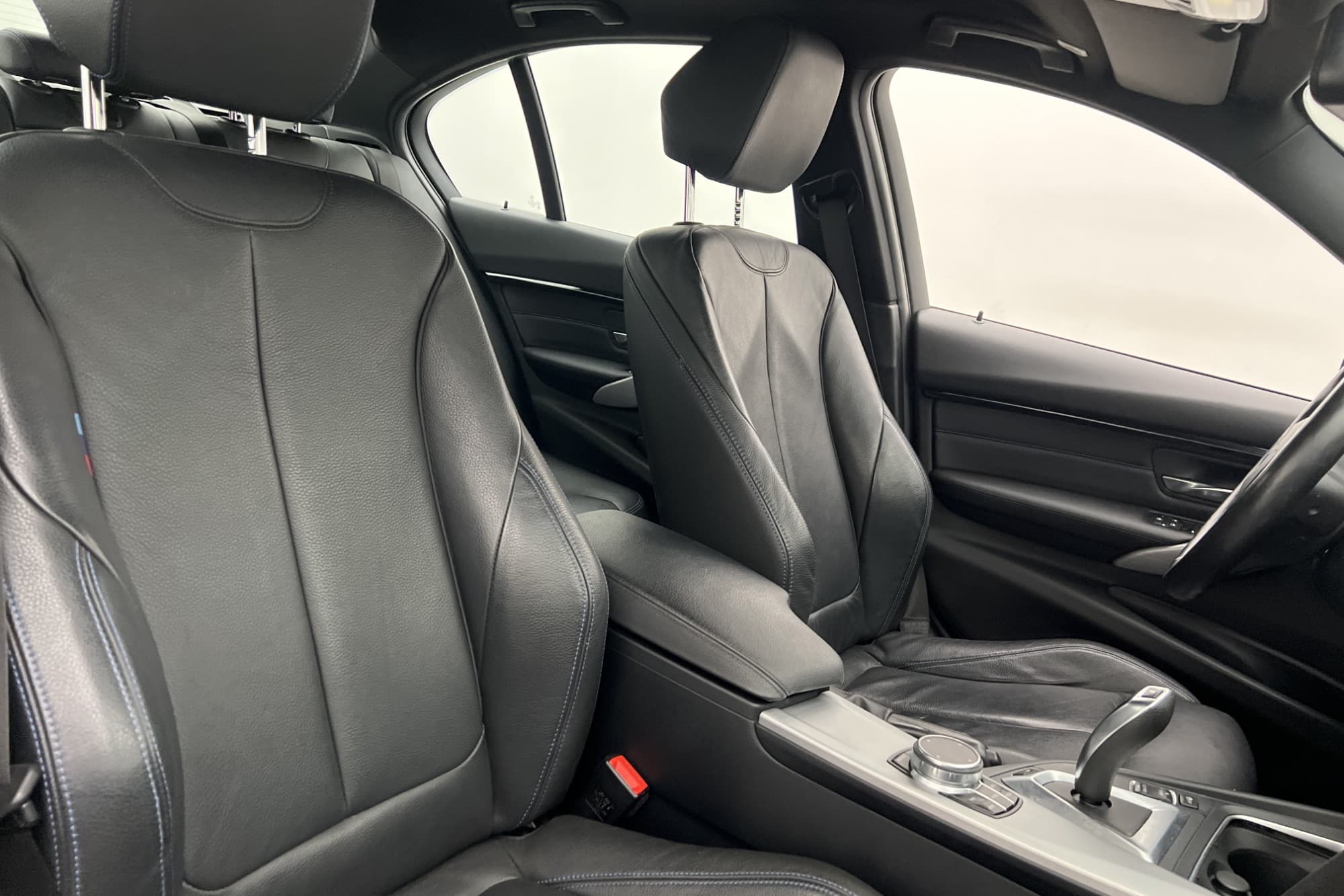 BMW 330e Sedan 252hk M Sport Navi HiFi Skinn Rattvärme