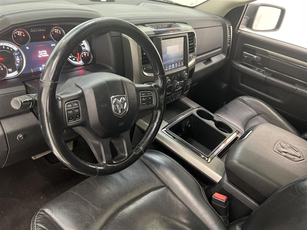 Dodge Ram Sport 5.7 4WD 401hk Taklucka Navi Dragkrok interiör