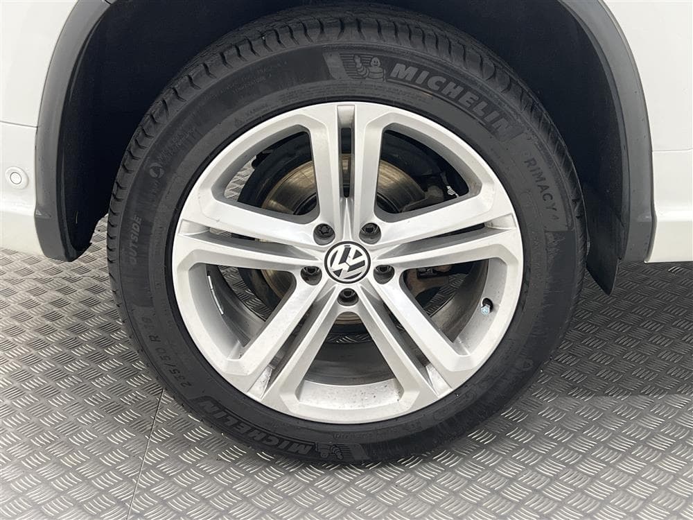 Volkswagen Tiguan 2.0 TDI 4M 184hk R-Line D-värm Pano Euro 6interiör