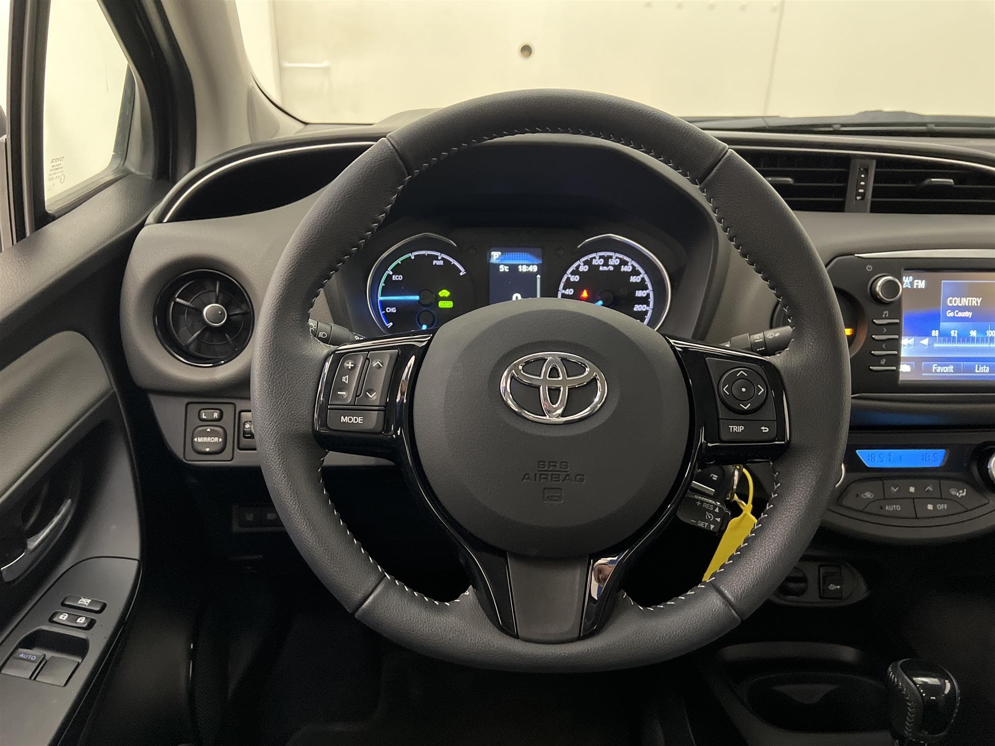 Toyota Yaris  Hybrid e-CVT 101hk 1 Brukare B-Kam 0,37L/mil