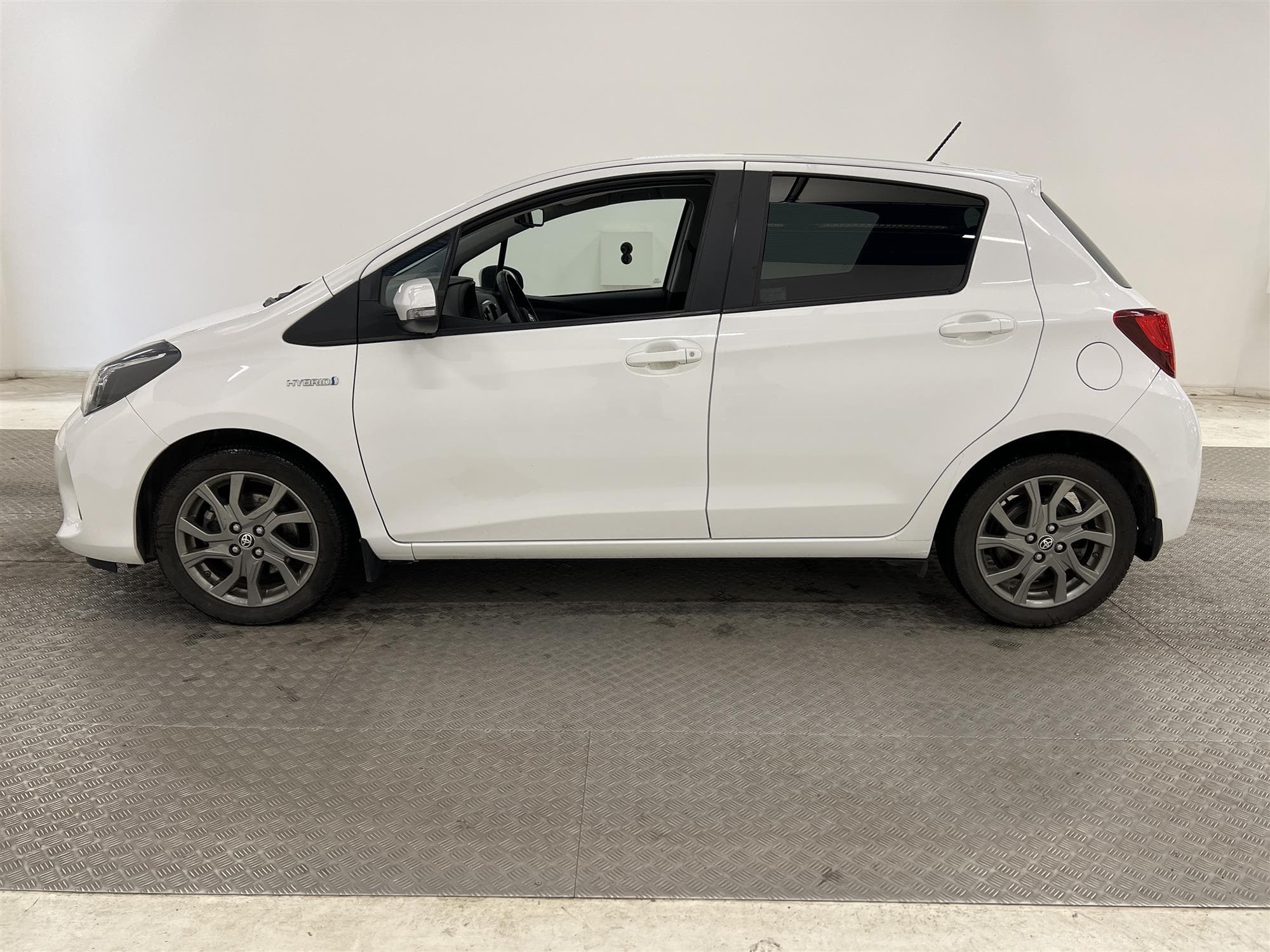 Toyota Yaris Hybrid e-CVT 101hk