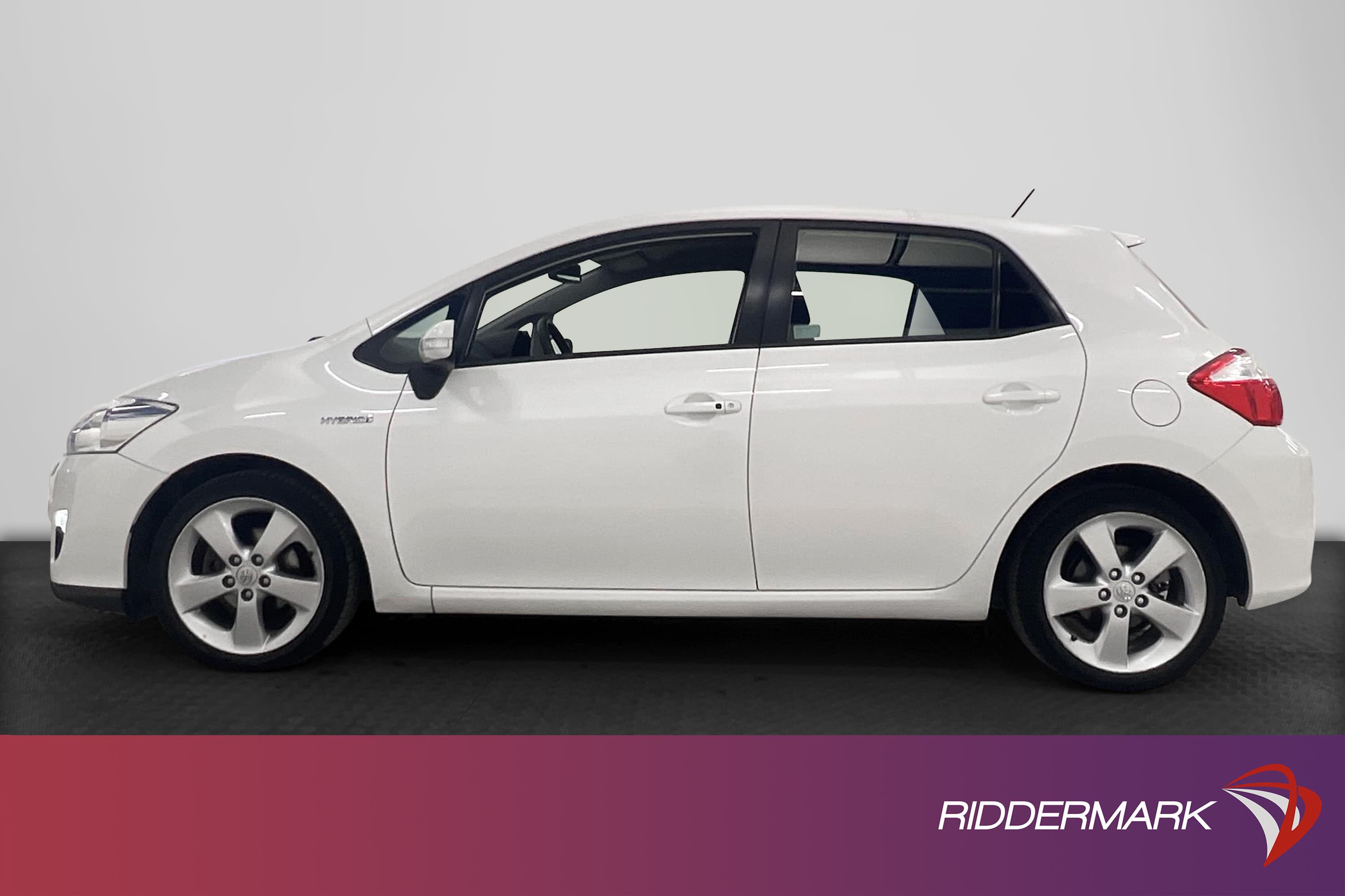 Toyota Auris Hybrid e-CVT 136hk